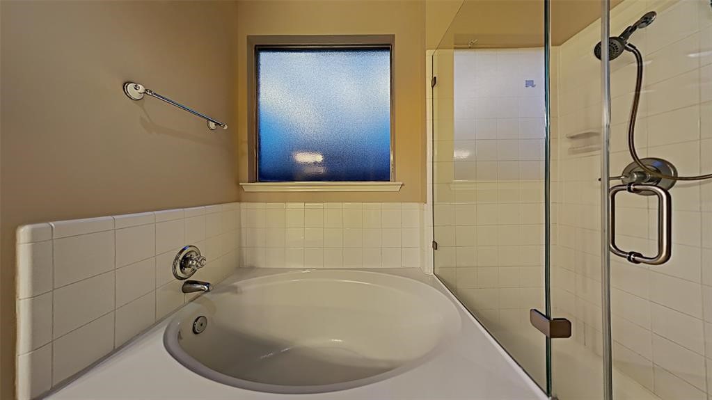 2114 Winding Hollow Drive Property Photo 11