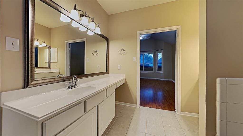 2114 Winding Hollow Drive Property Photo 12