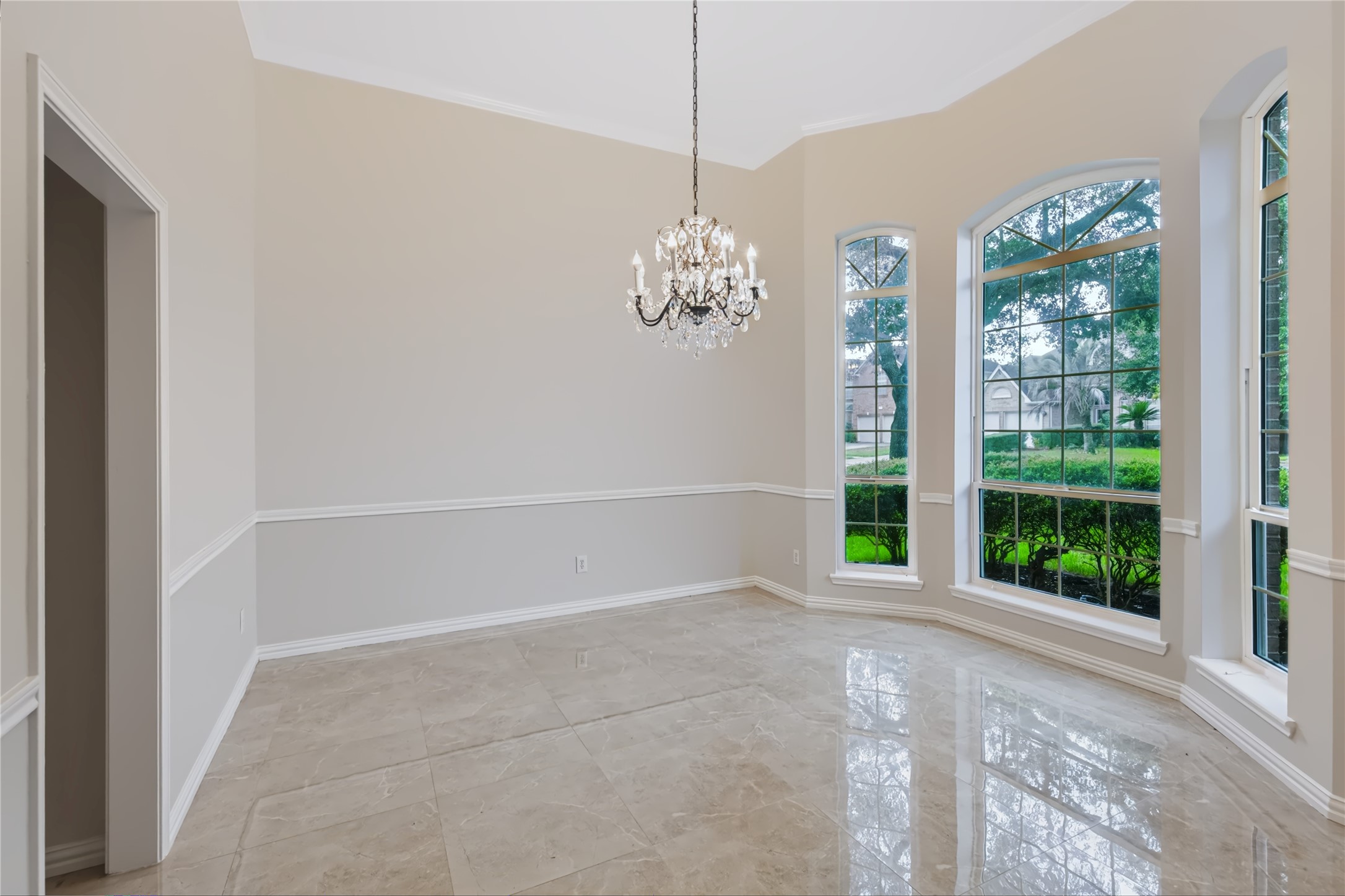 21515 Santa Clara Drive Property Photo 5