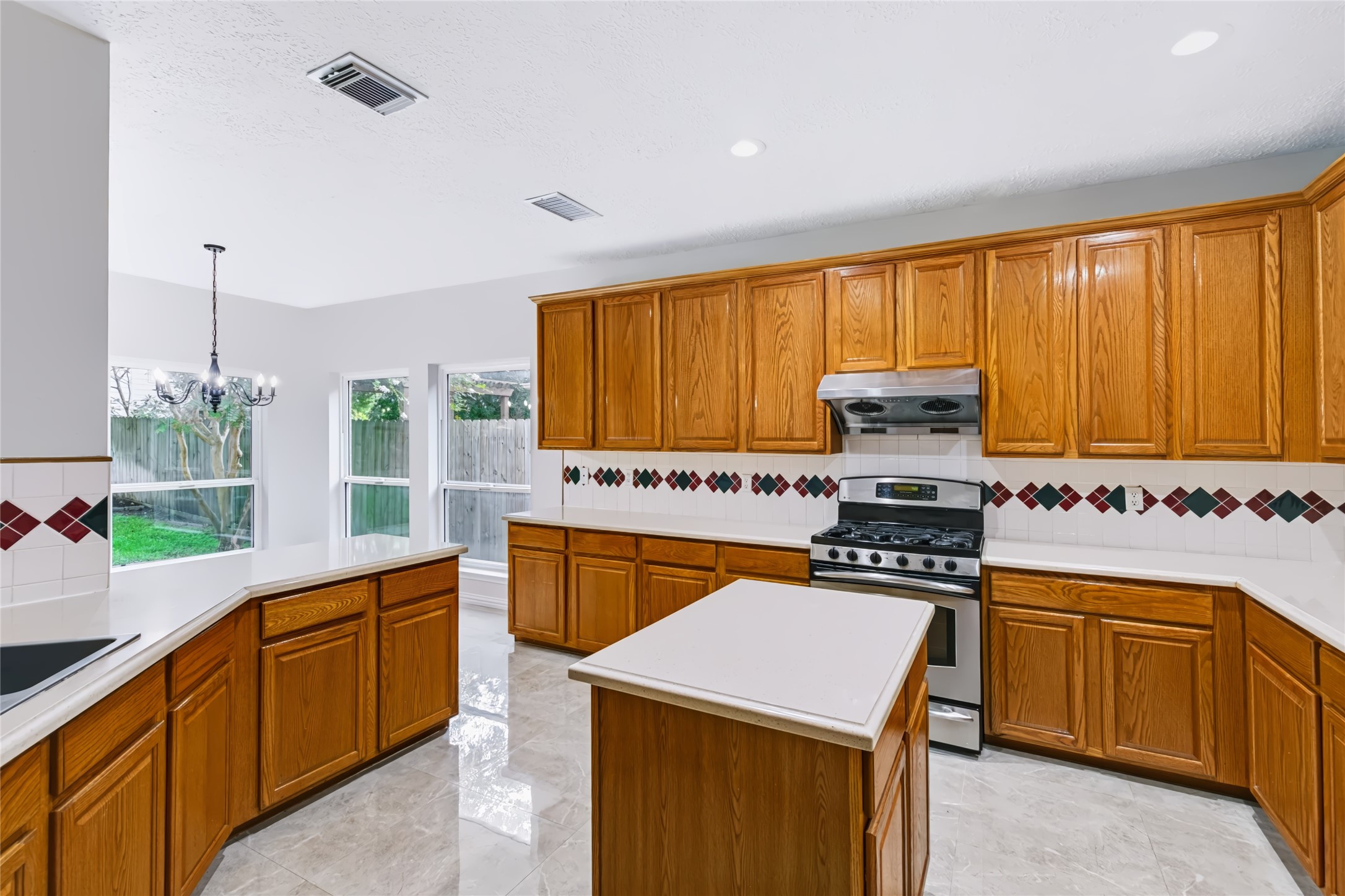 21515 Santa Clara Drive Property Photo 6