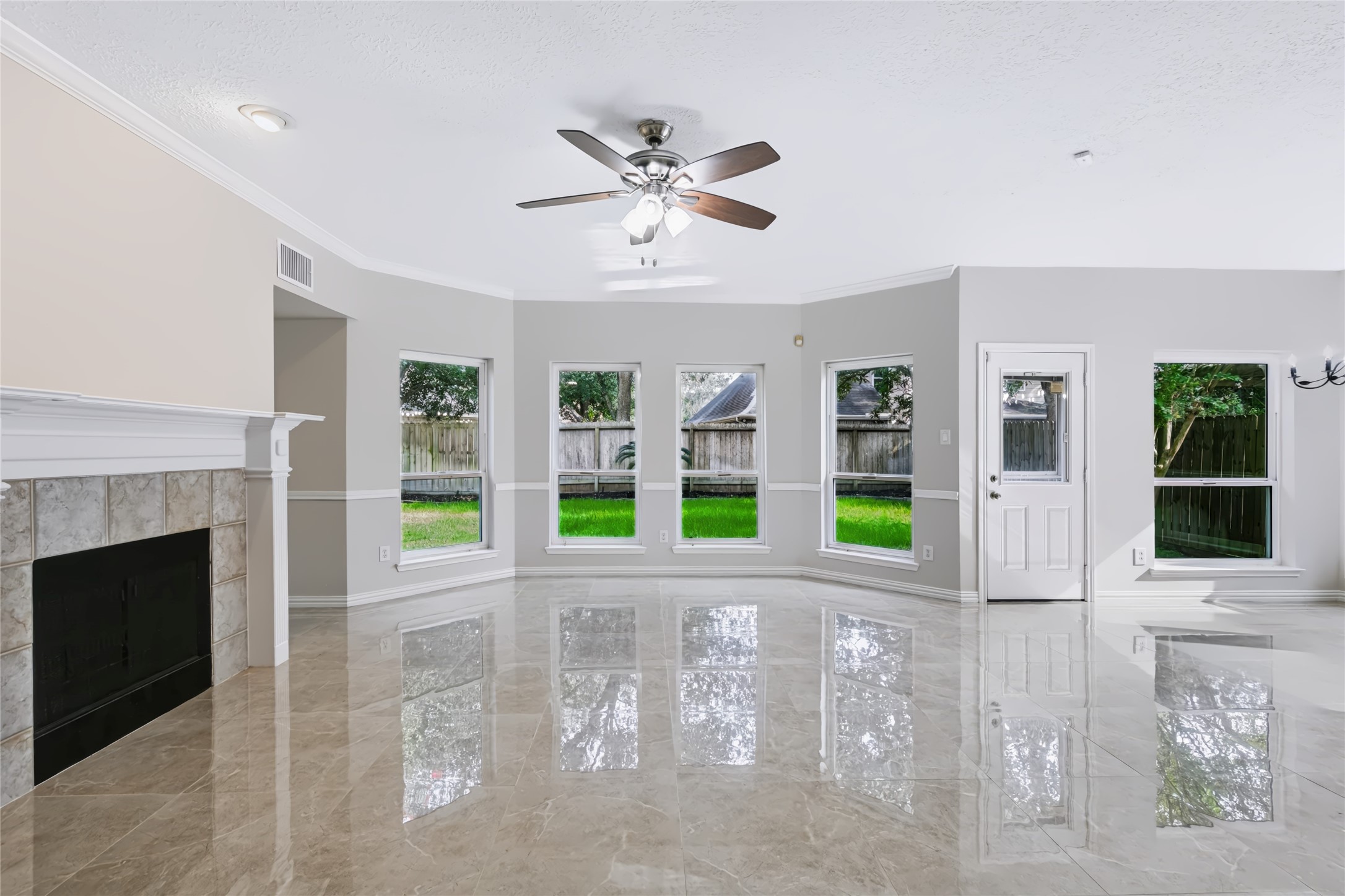 21515 Santa Clara Drive Property Photo 11