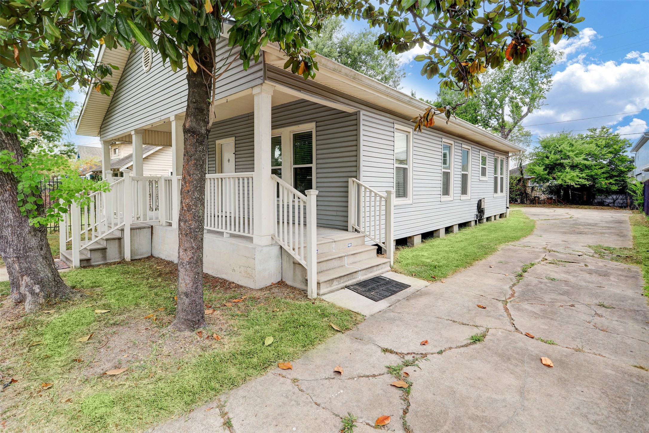2333 Lidstone Street Property Photo 1