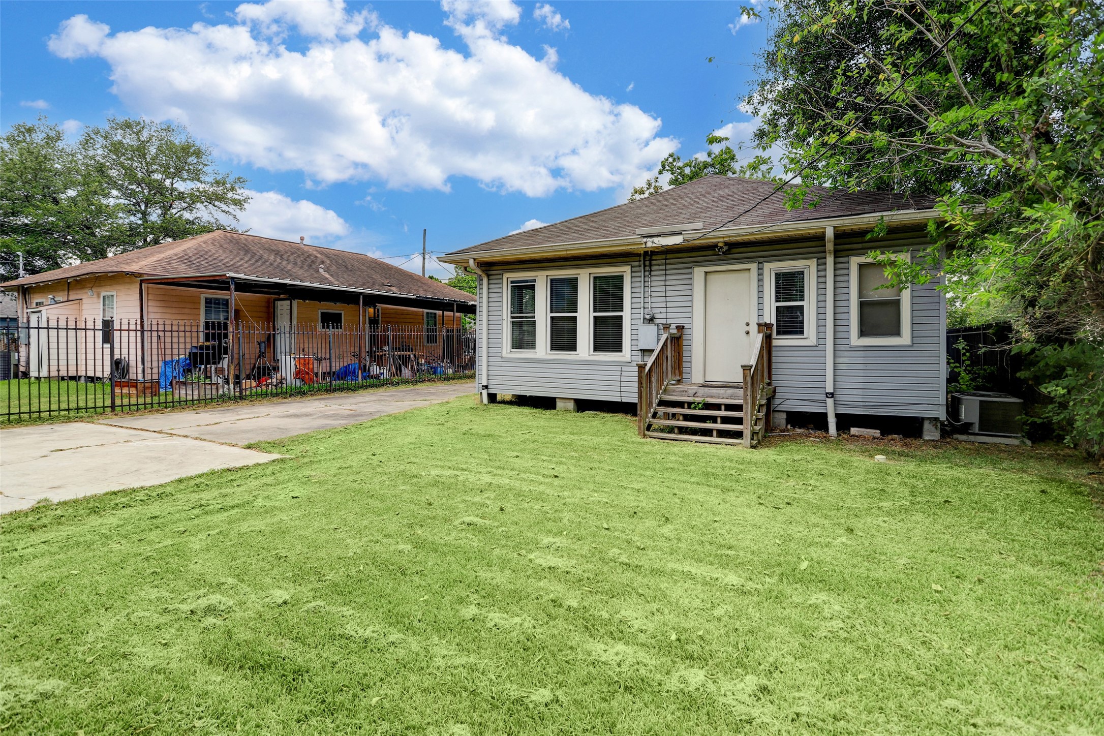 2333 Lidstone Street Property Photo 5