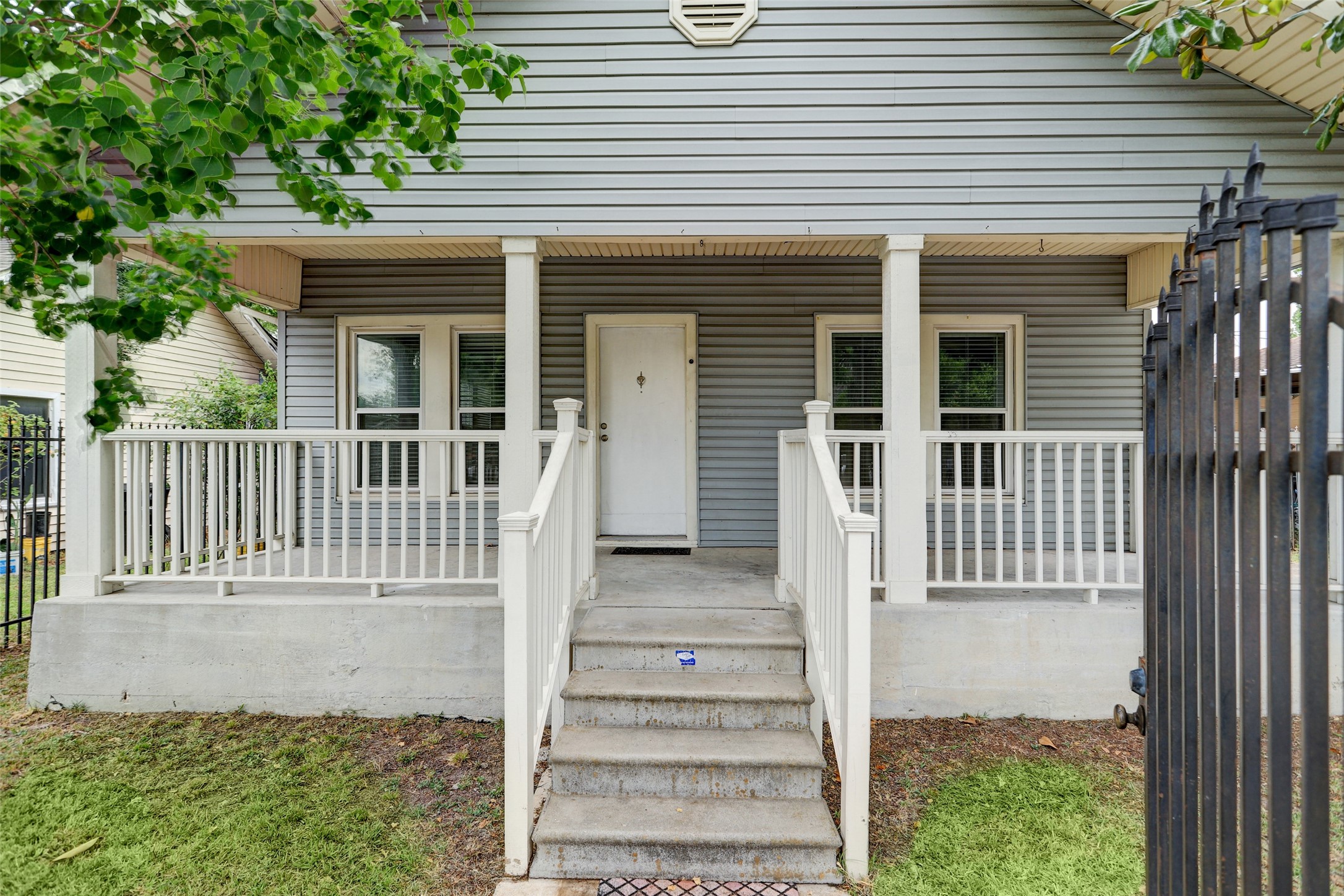 2333 Lidstone Street Property Photo 6