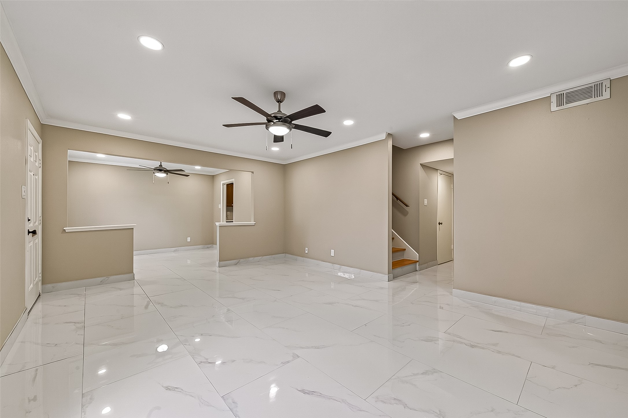 6649 De Moss Drive 649 Property Photo 3