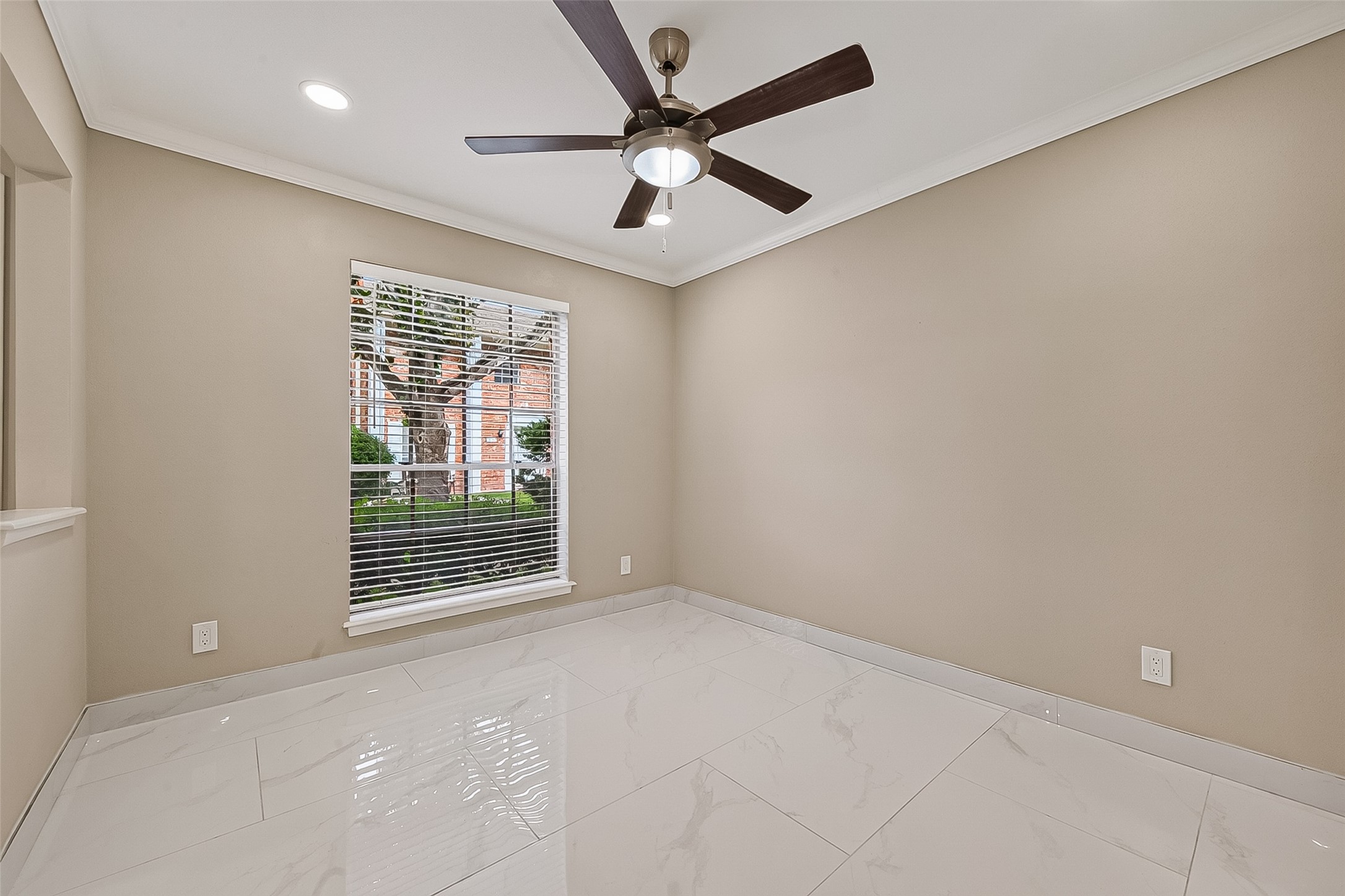 6649 De Moss Drive 649 Property Photo 7