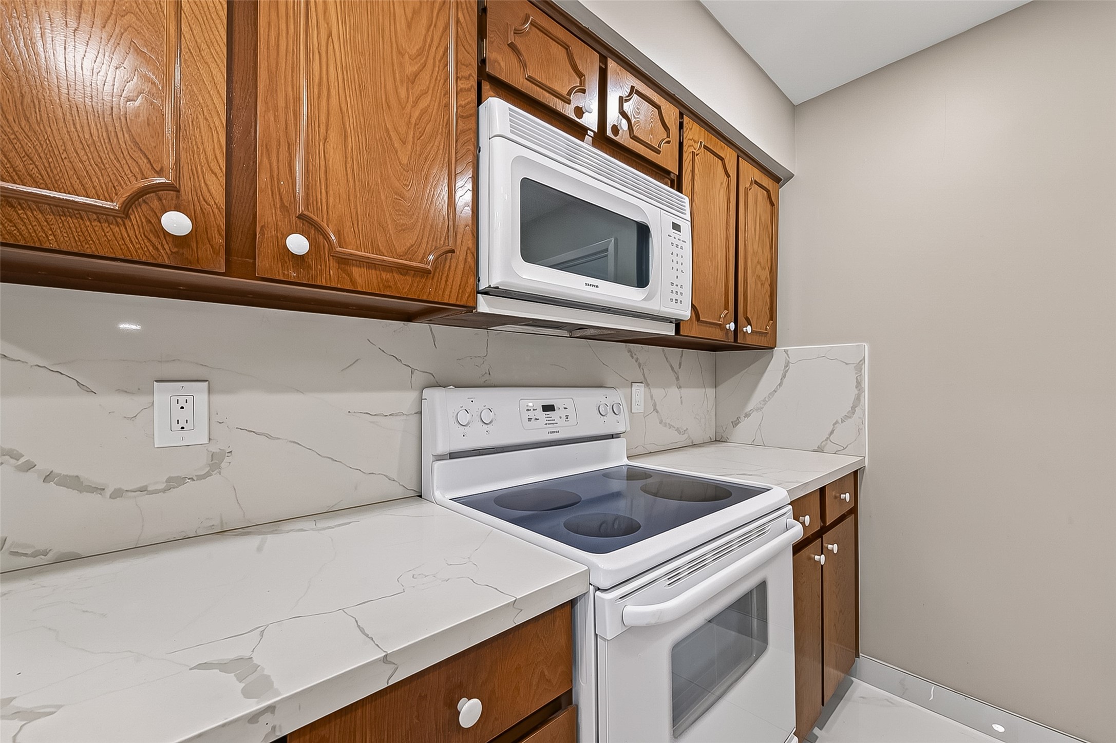 6649 De Moss Drive 649 Property Photo 14