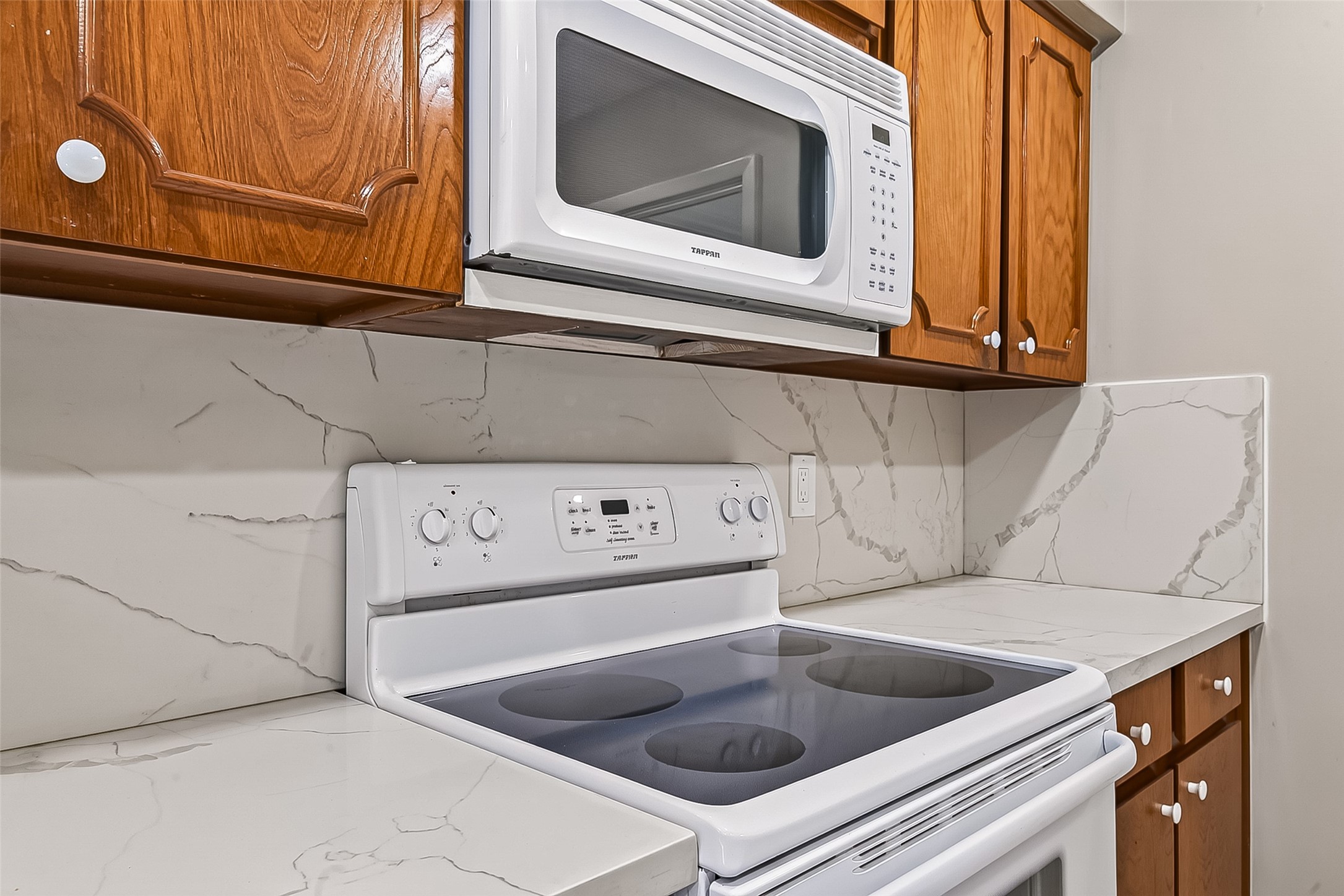 6649 De Moss Drive 649 Property Photo 15