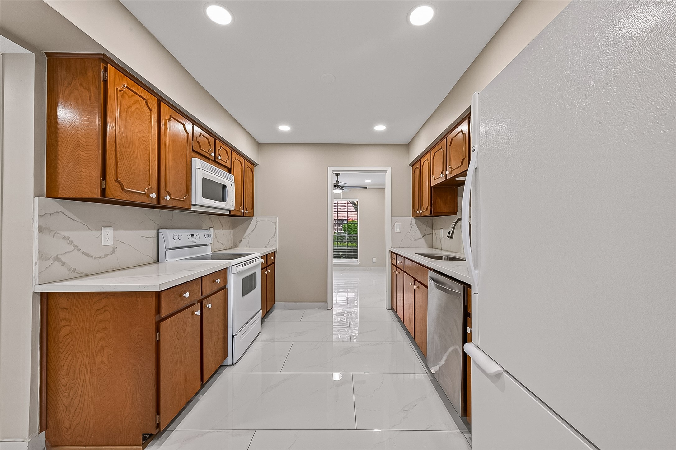 6649 De Moss Drive 649 Property Photo 17