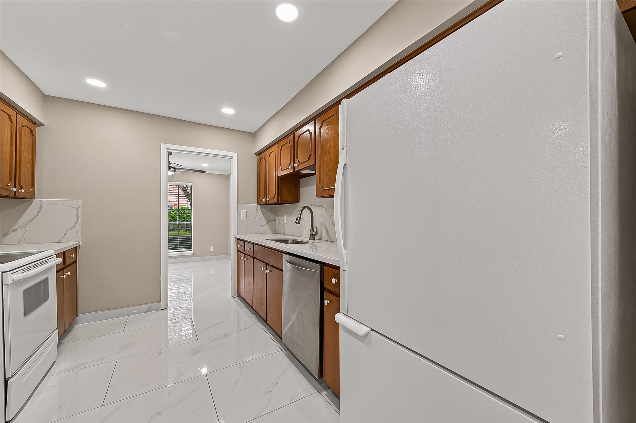 6649 De Moss Drive 649 Property Photo 18