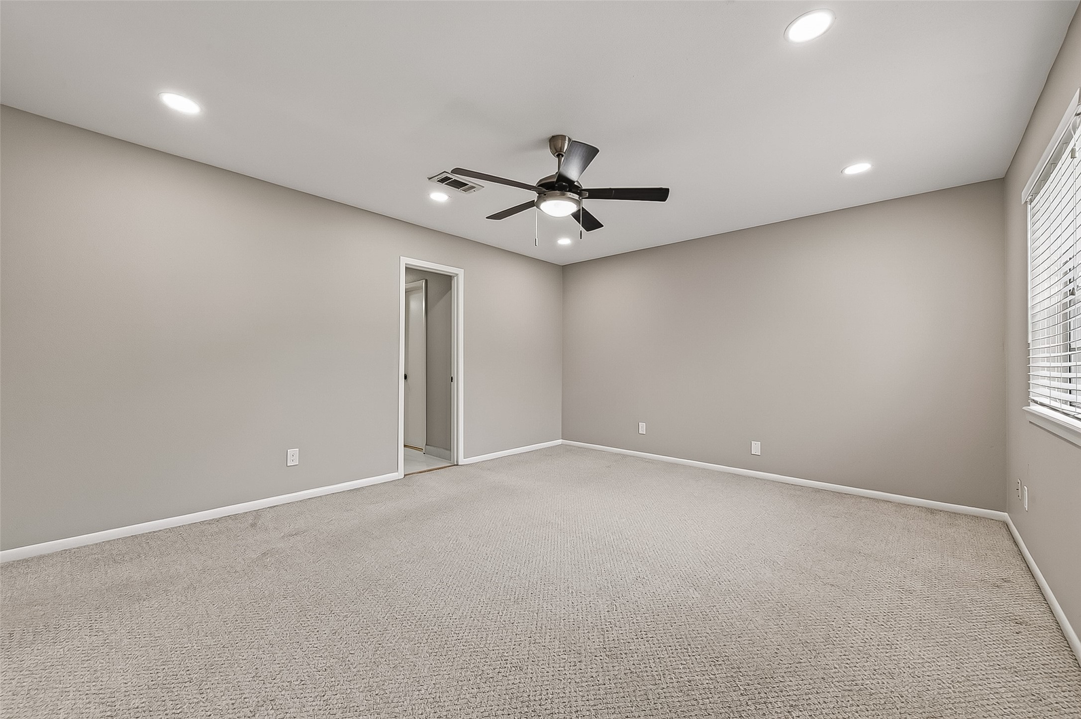 6649 De Moss Drive 649 Property Photo 26