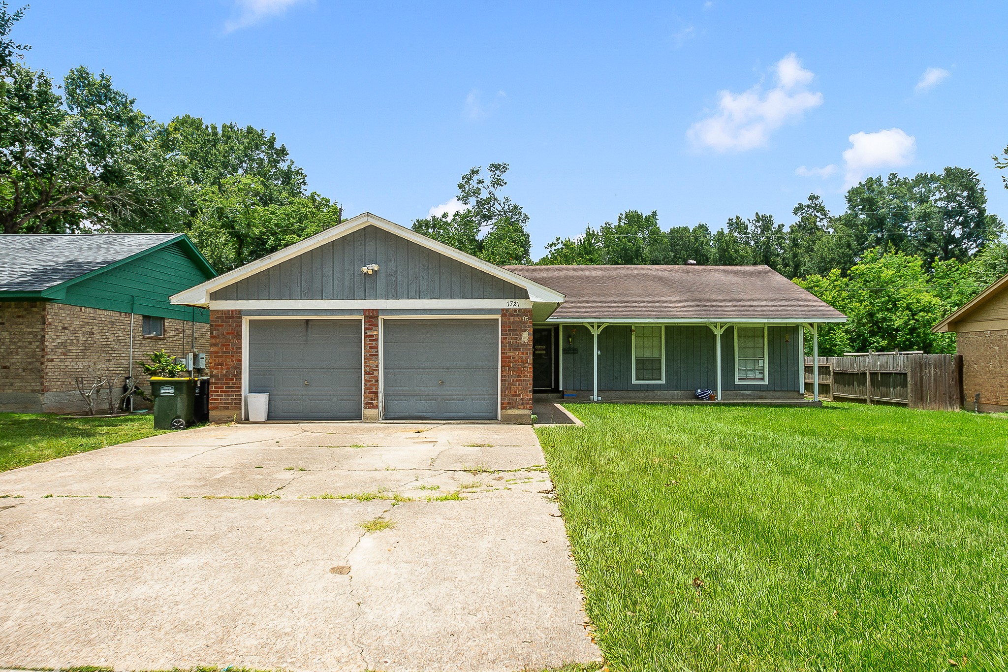 1721 Crest Hill Drive Property Photo 1