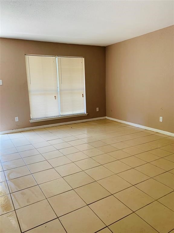 5625 Antoine Drive 607 Property Photo 7