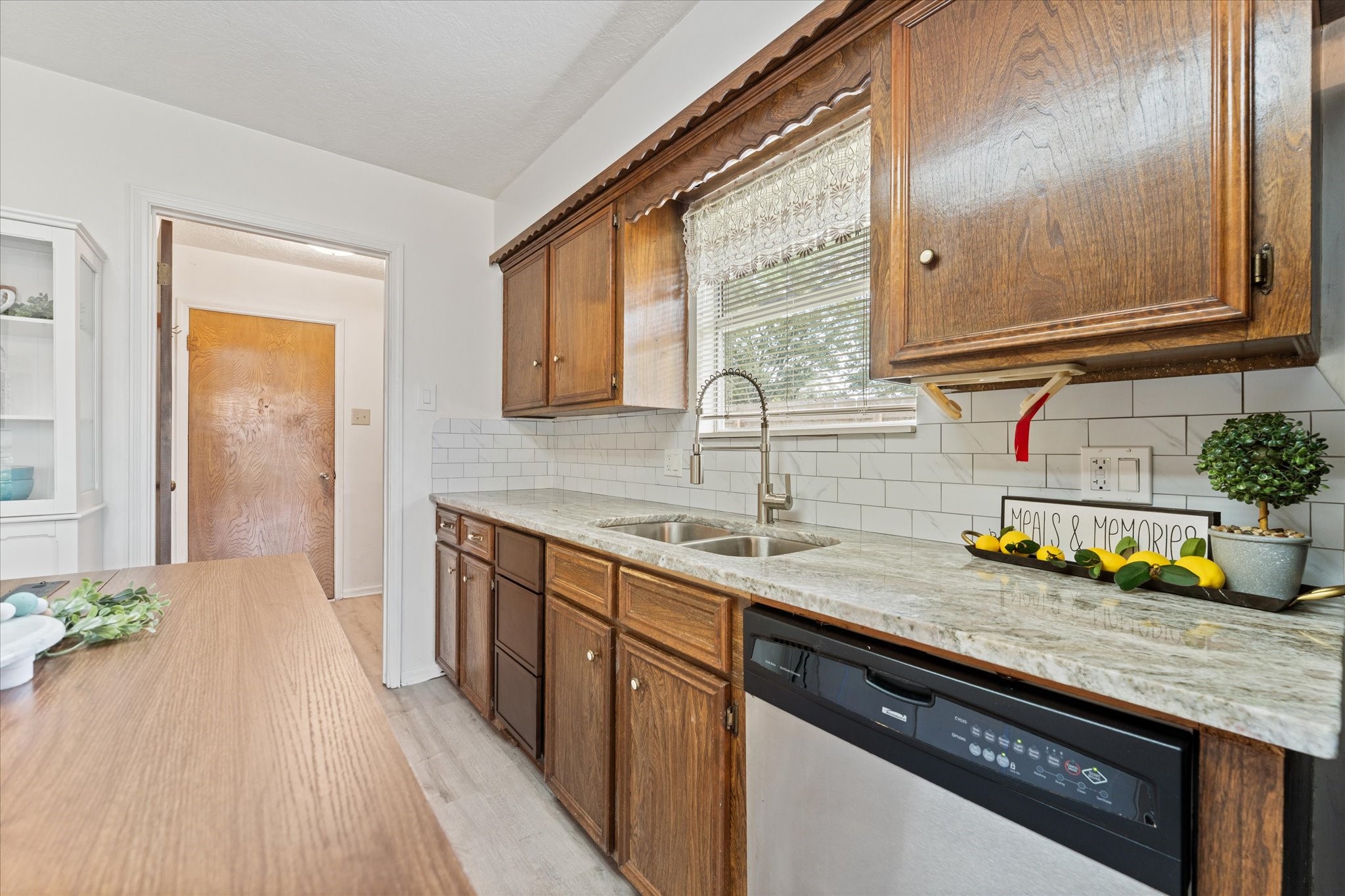 3607 Camelot Street Property Photo 14