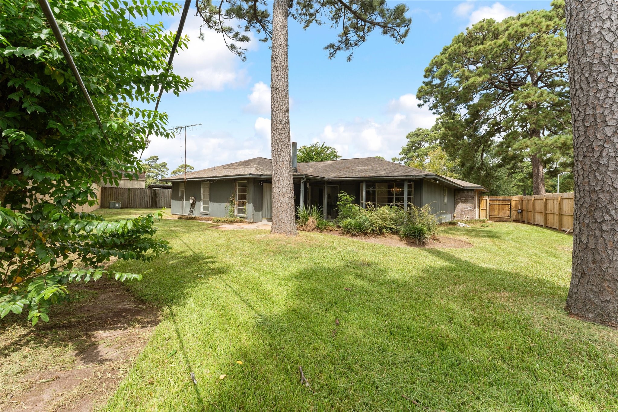 3607 Camelot Street Property Photo 38