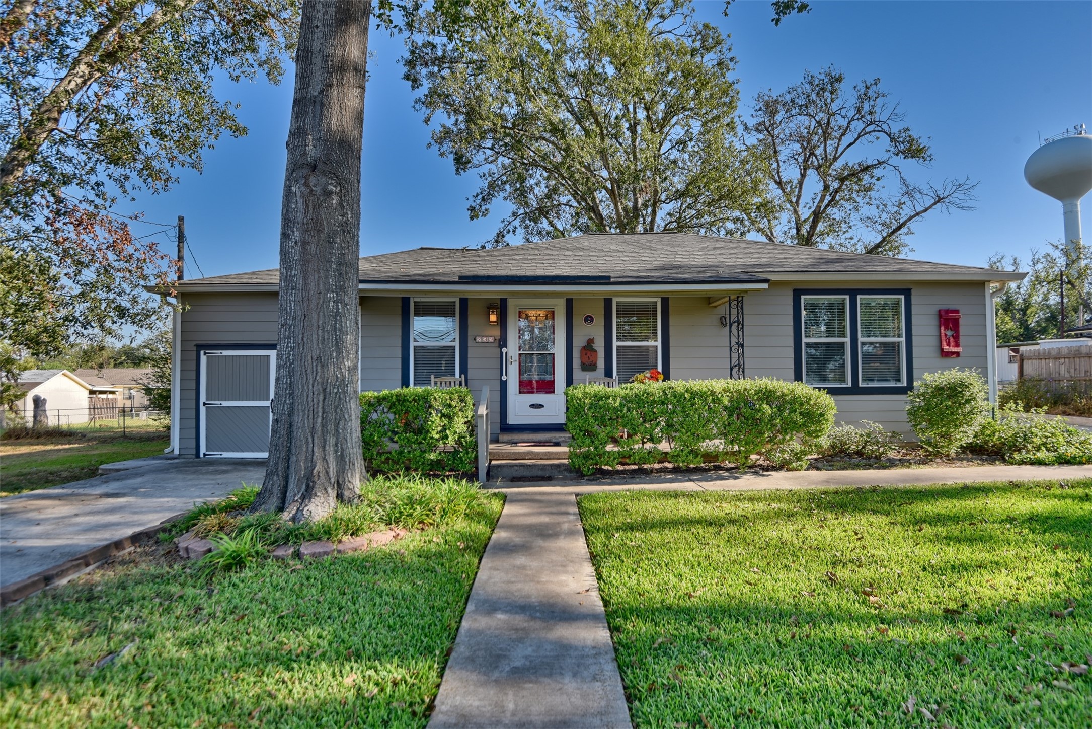732 E Kuehn Street Property Photo 1