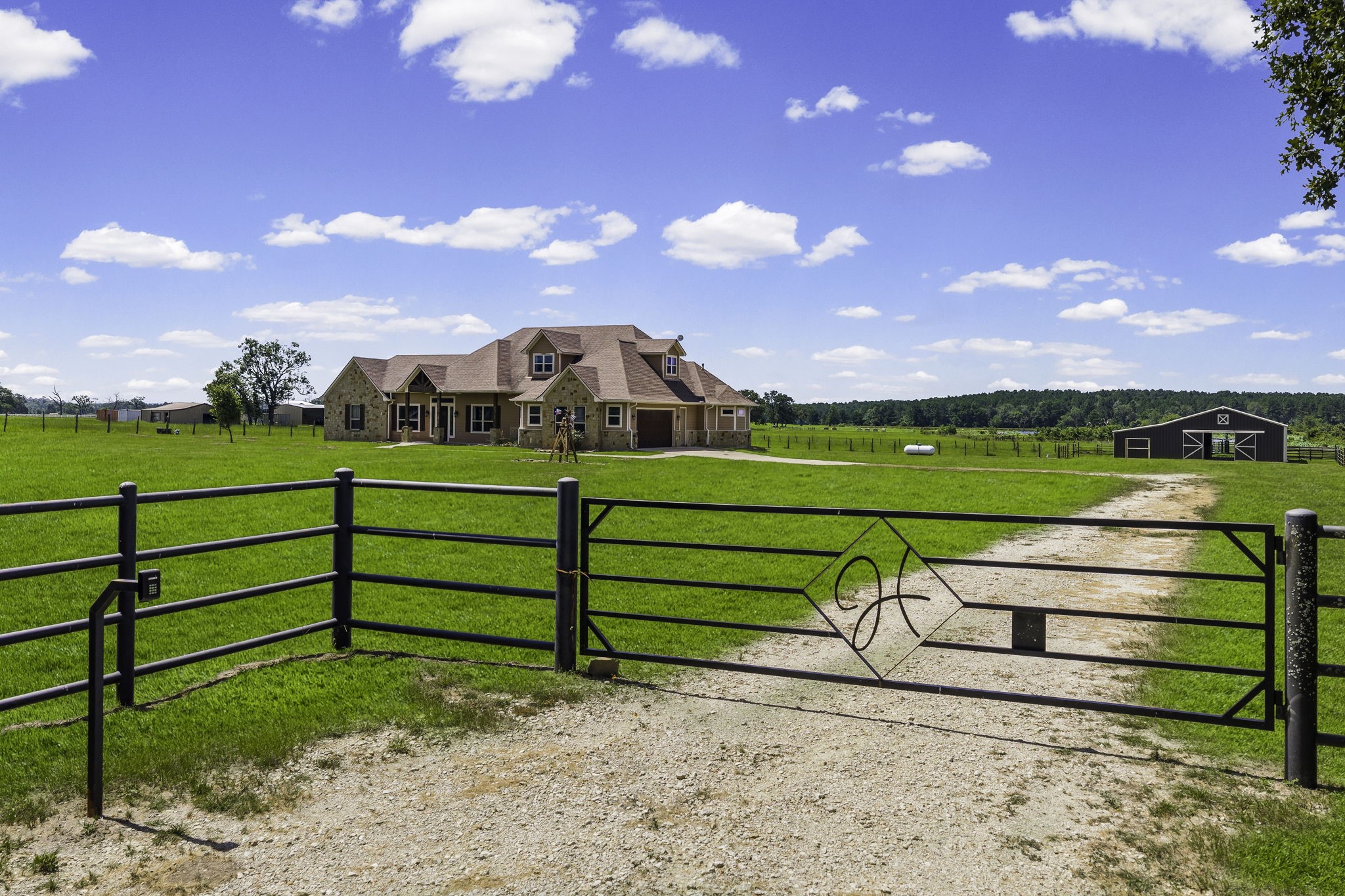 399 Fm 1696 Road W Property Photo 4