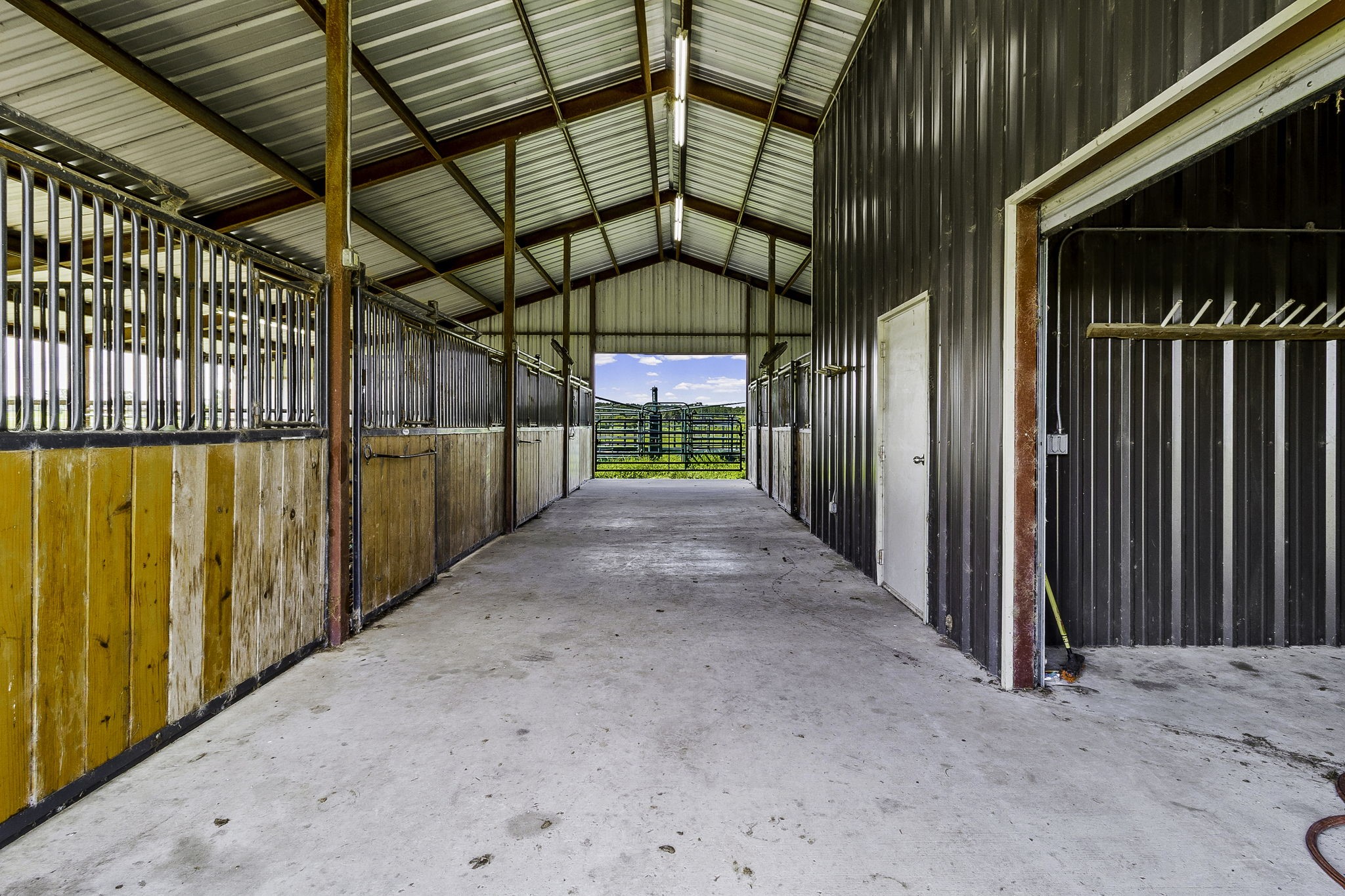 399 Fm 1696 Road W Property Photo 40