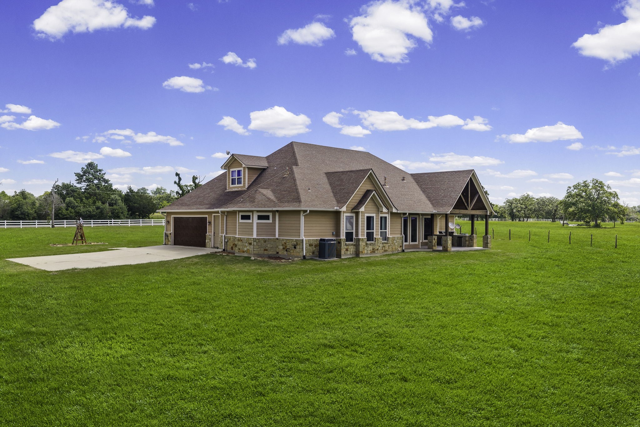 399 Fm 1696 Road W Property Photo 45