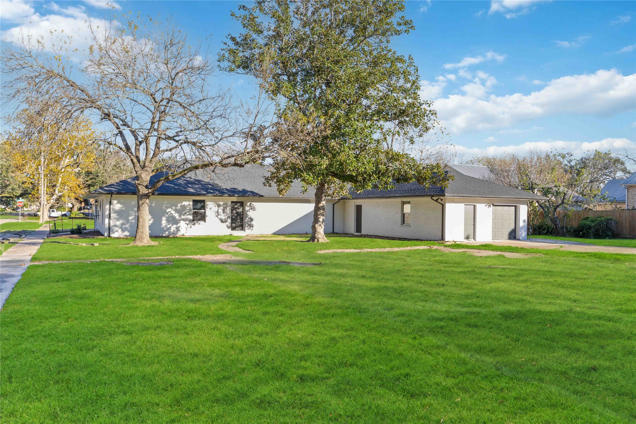 711 W Sidnor Street Property Photo 2