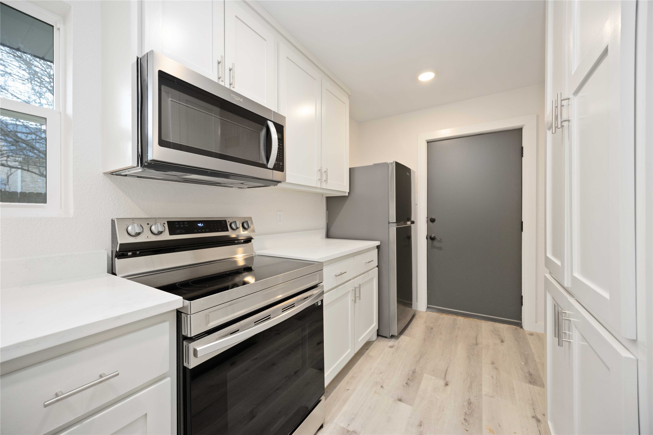 711 W Sidnor Street Property Photo 5