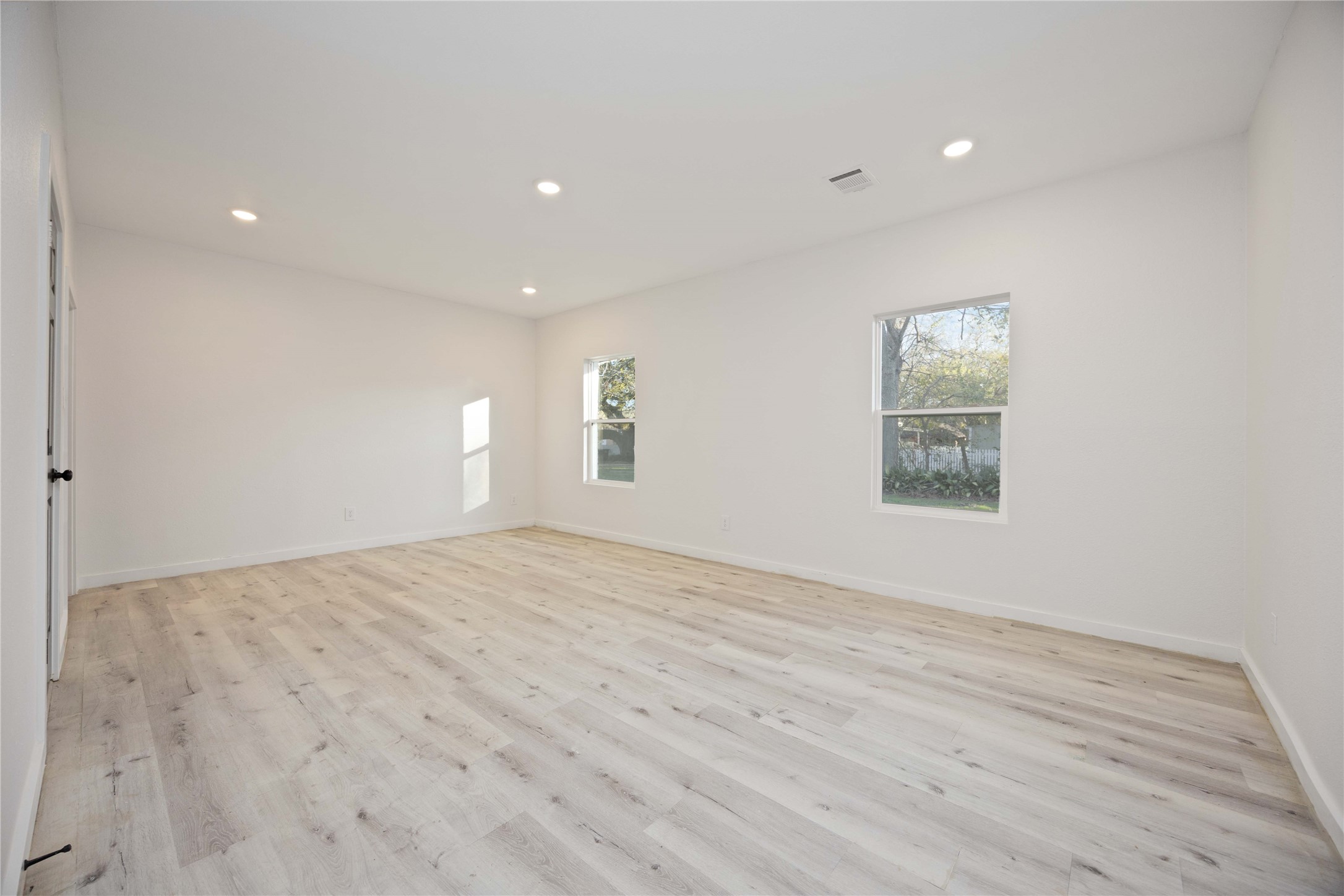 711 W Sidnor Street Property Photo 8