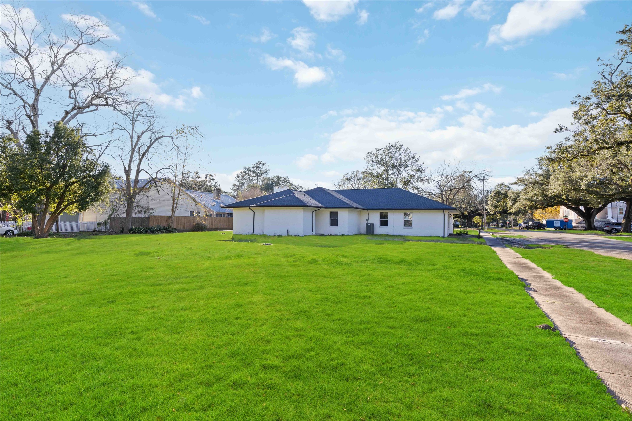 711 W Sidnor Street Property Photo 14