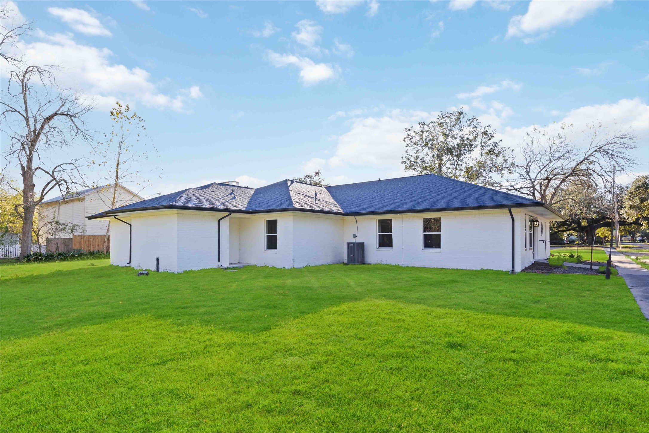 711 W Sidnor Street Property Photo 15