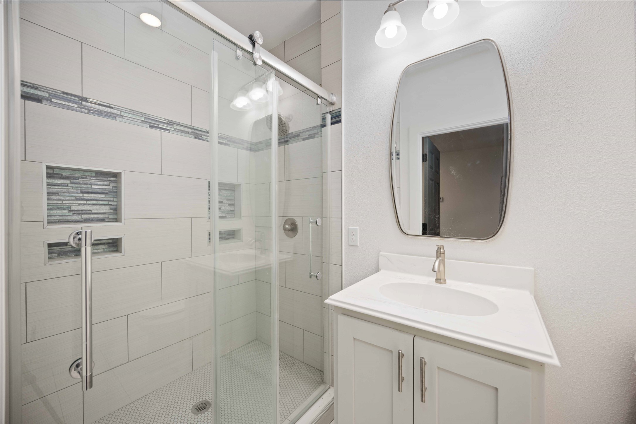 711 W Sidnor Street Property Photo 23