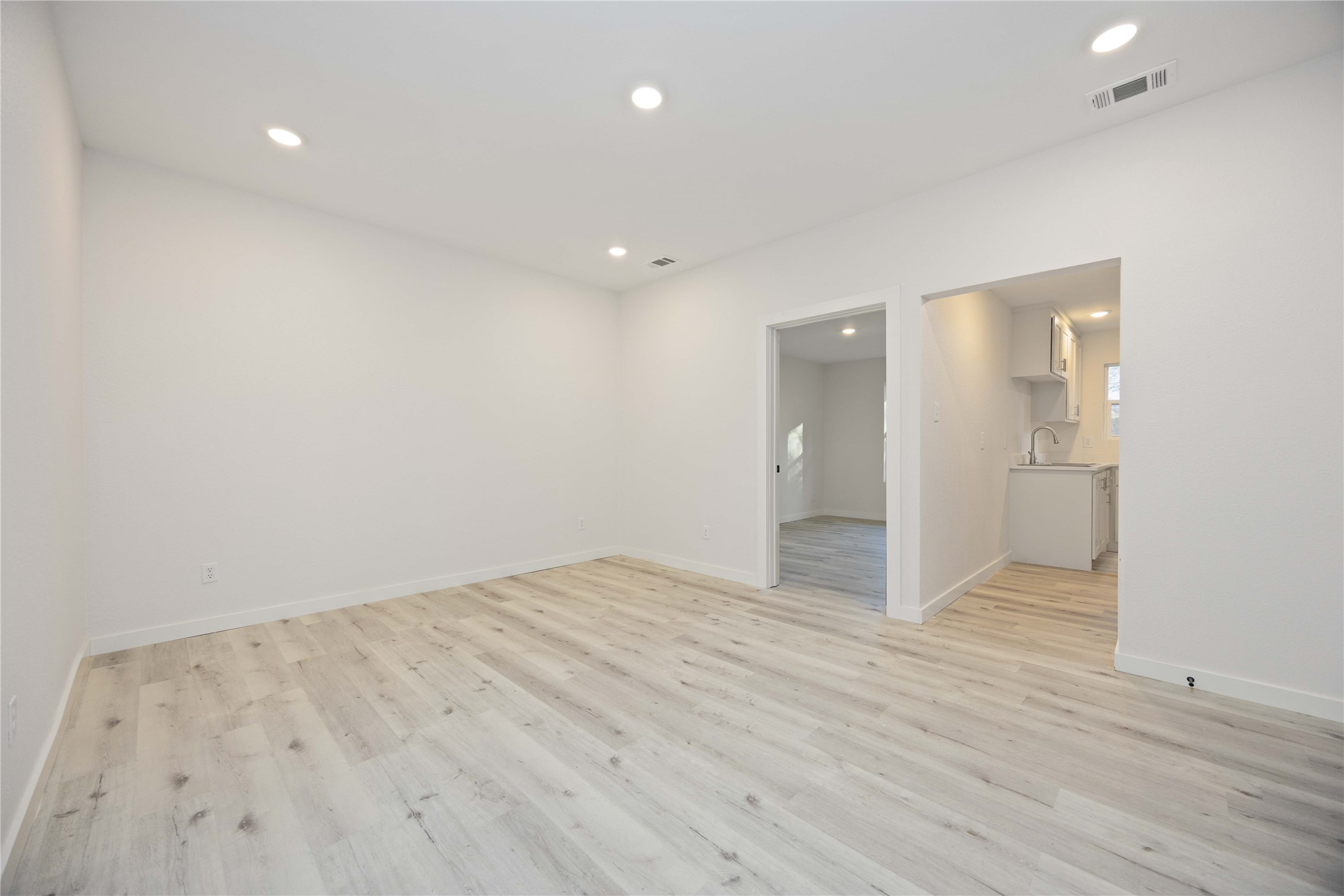 711 W Sidnor Street Property Photo 31