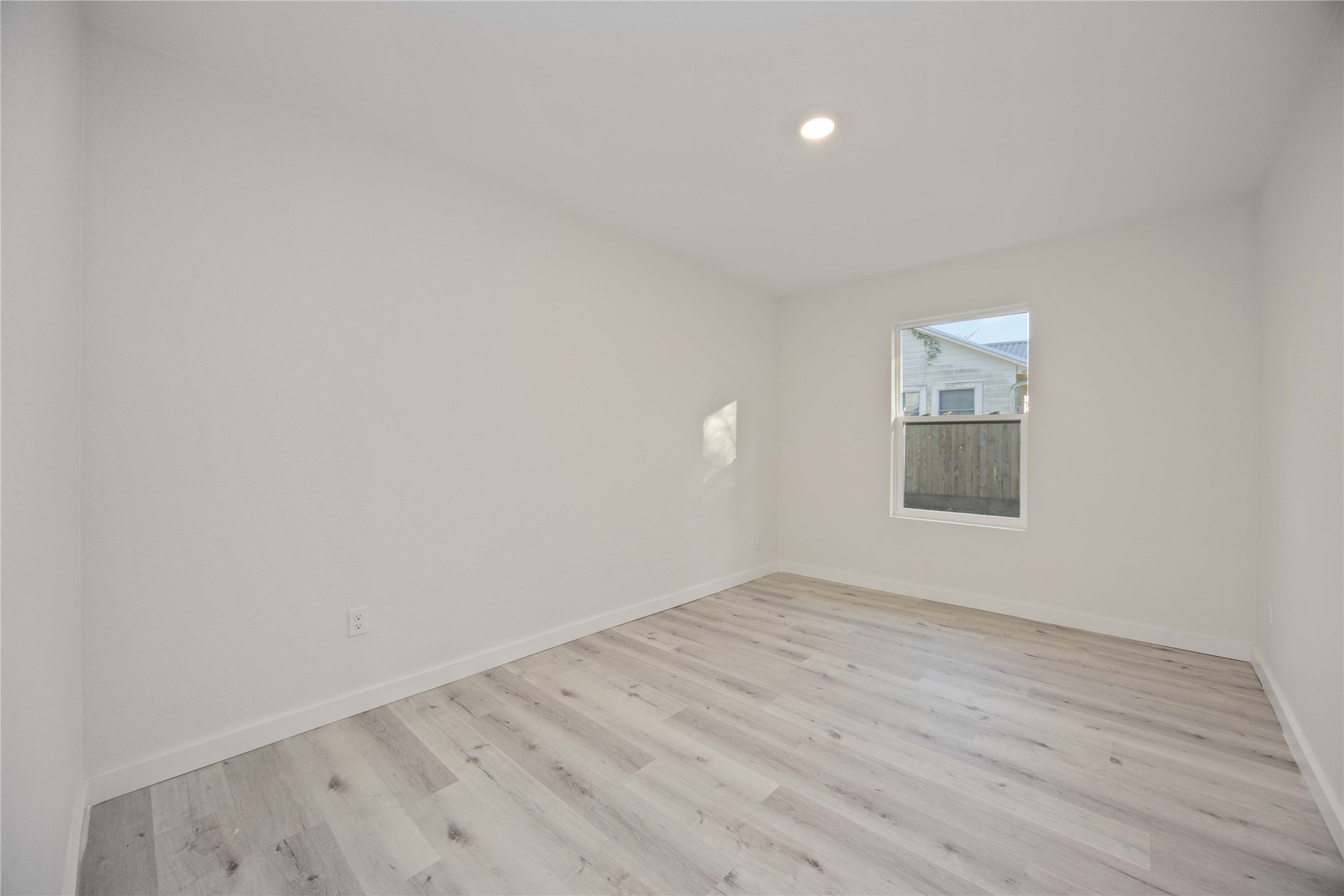 711 W Sidnor Street Property Photo 33