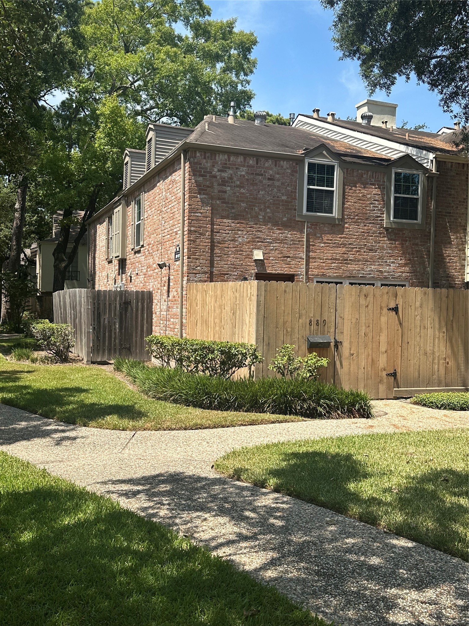 889 Wax Myrtle Lane Property Photo 2