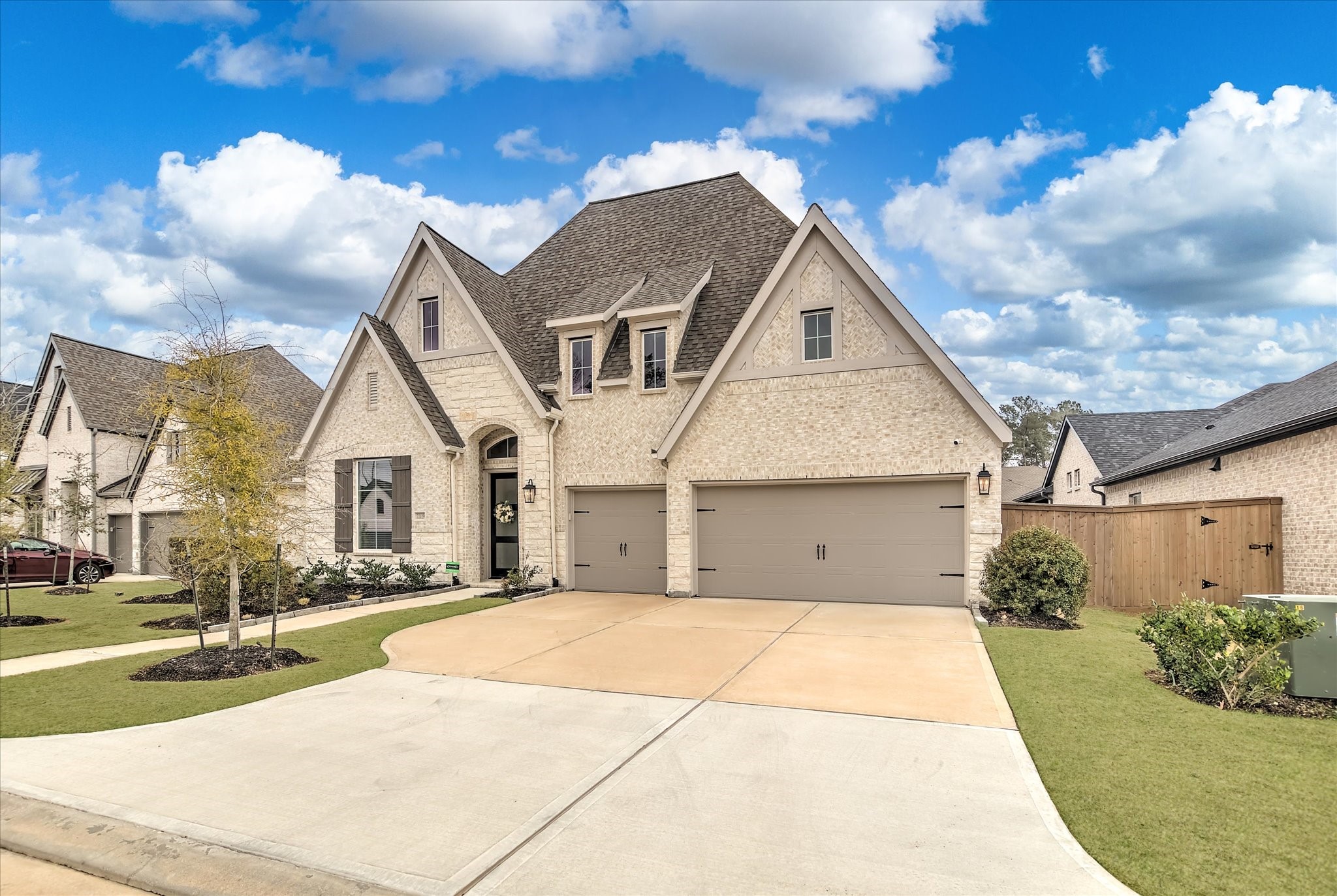 22119 Breakwater Lane Property Photo 3