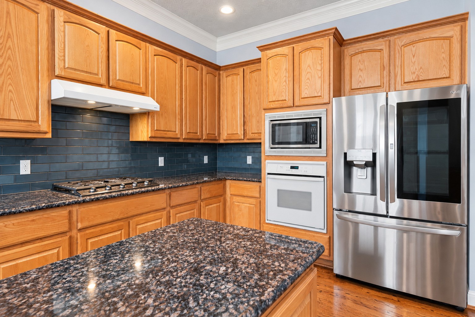 6309 Mapleridge Street Property Photo 8