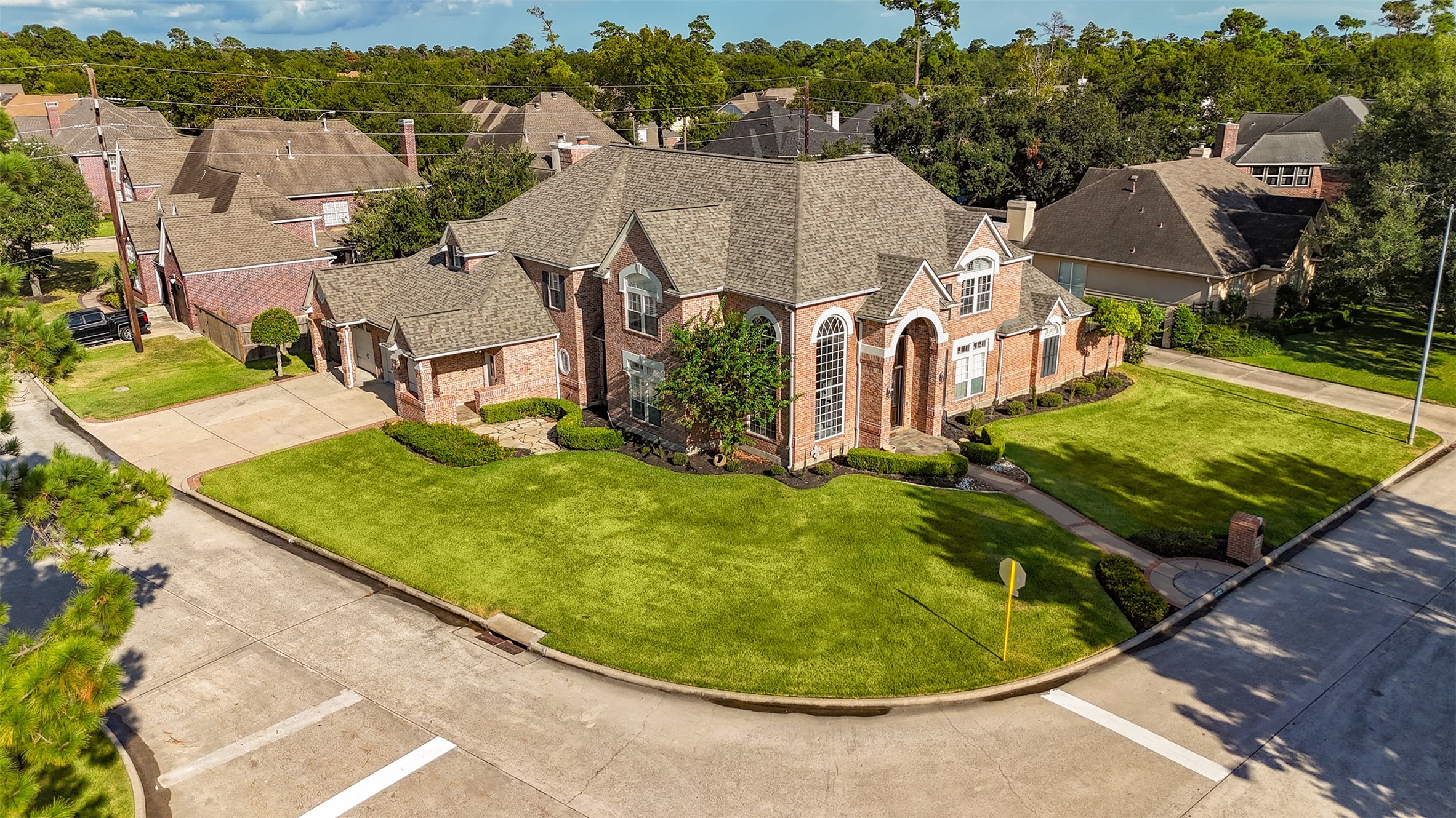 16122 Wimbledon Forest Drive Property Photo 3