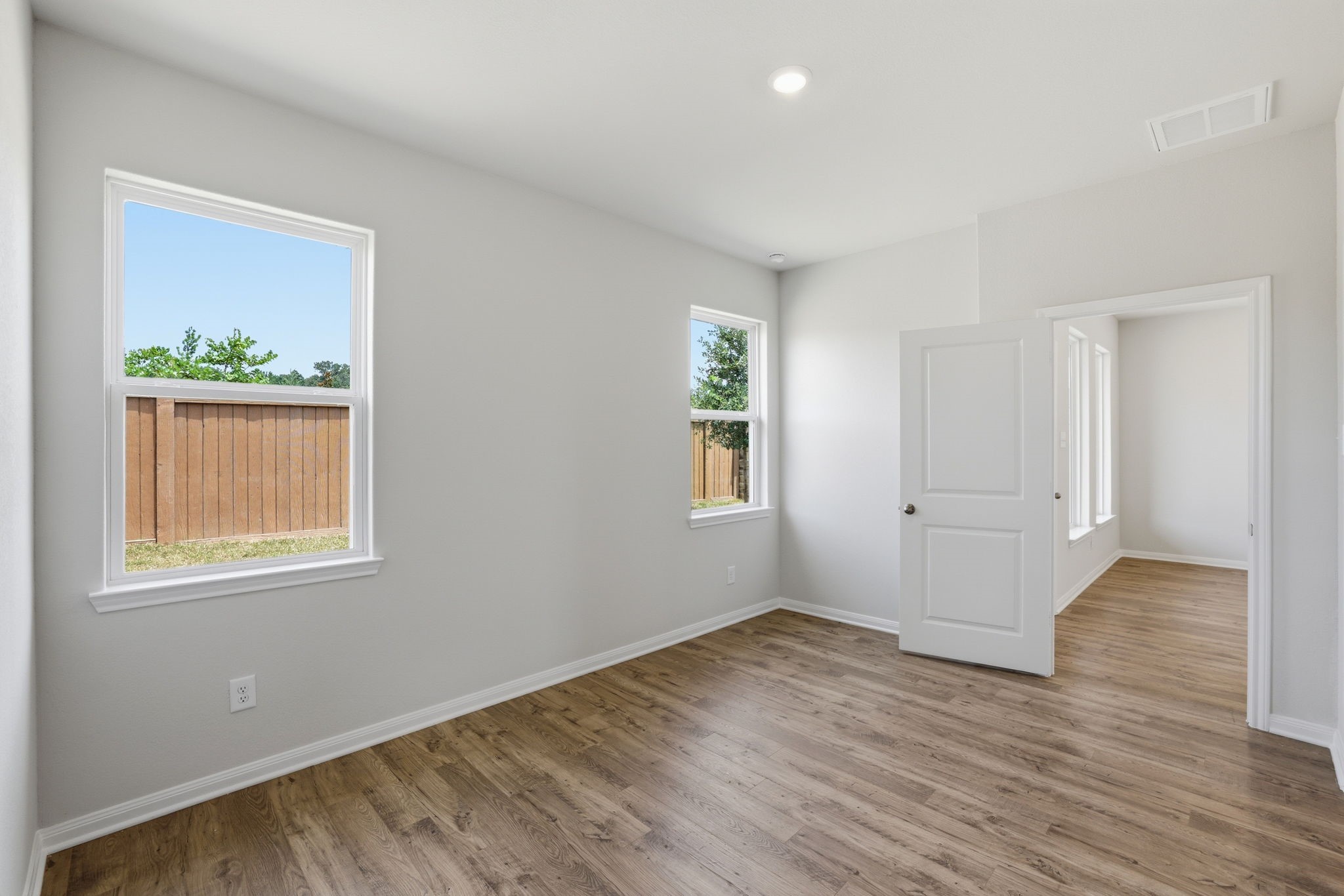 16463 Honeysuckle Hill Drive Property Photo 18