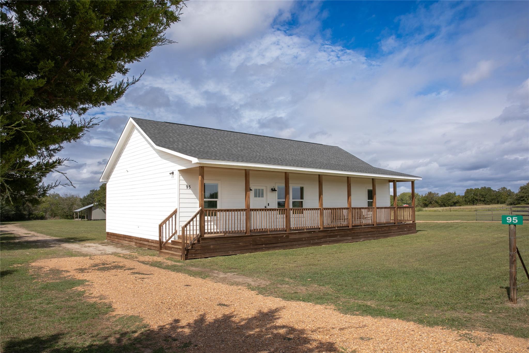 95 Red Tip Lane Property Photo 4