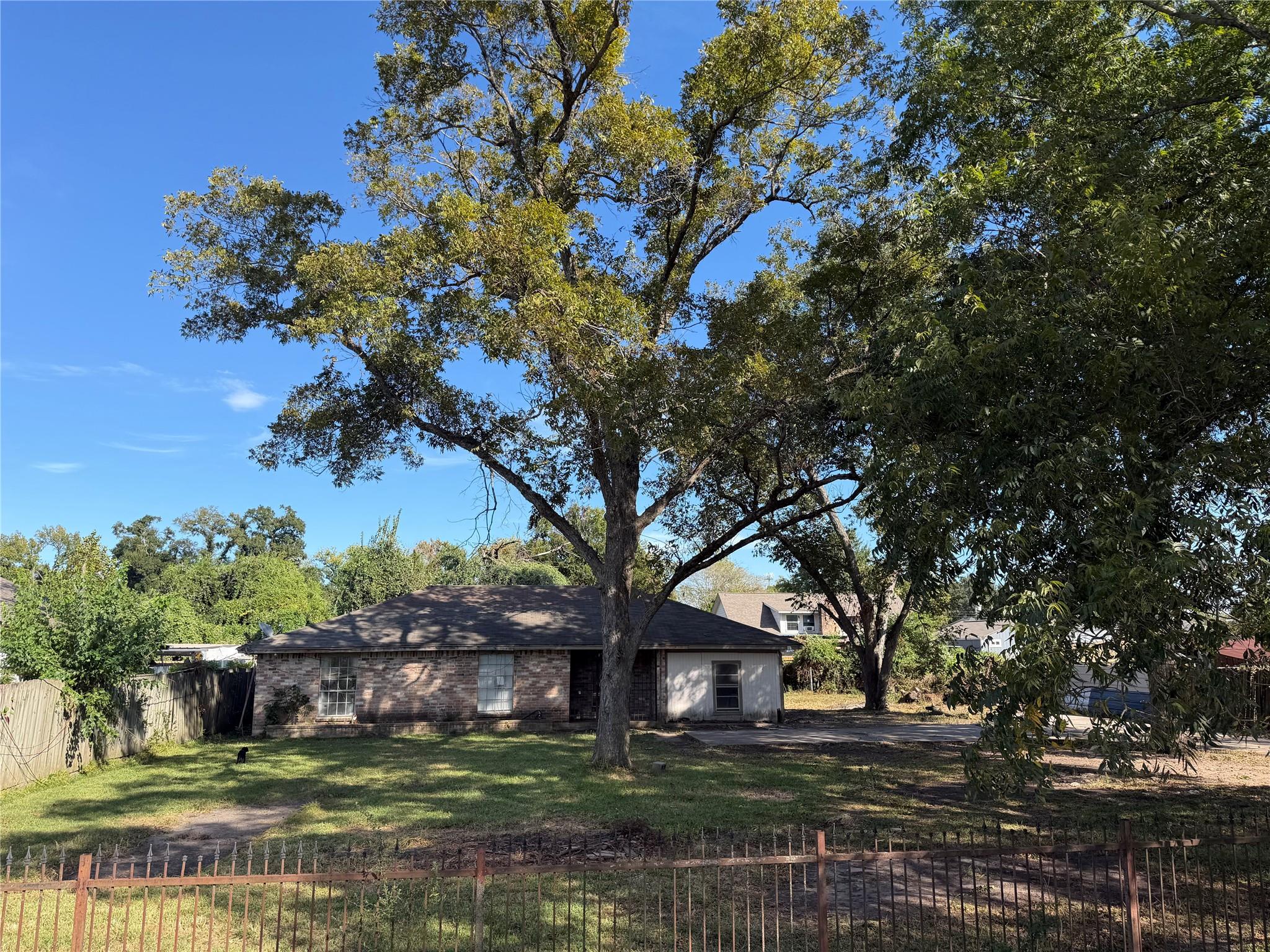 7102 Wendemere Street, Houston Tx 77088 Property Photo 1