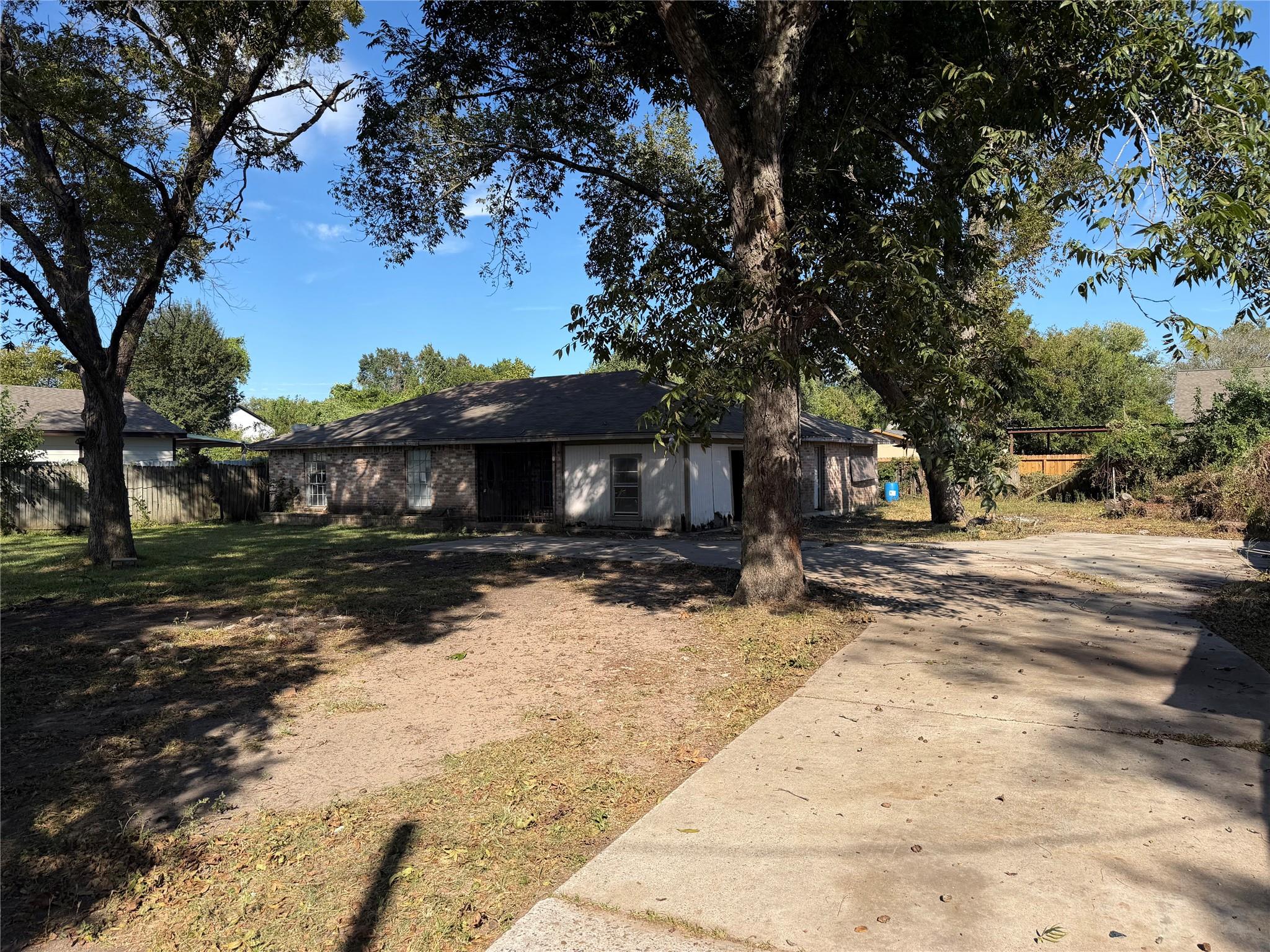 7102 Wendemere Street, Houston Tx 77088 Property Photo 2