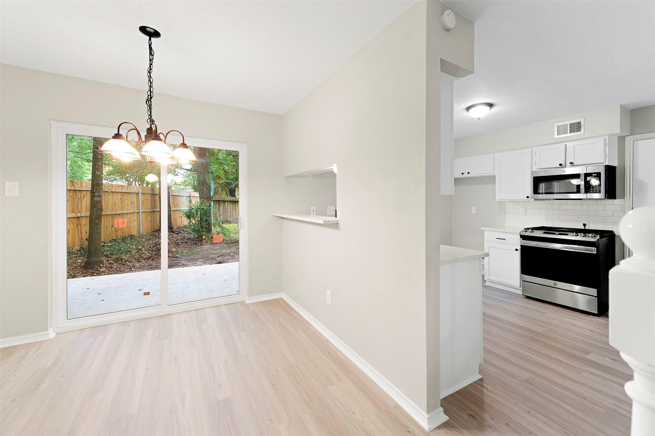 9 S Brook Pebble Court Property Photo 3