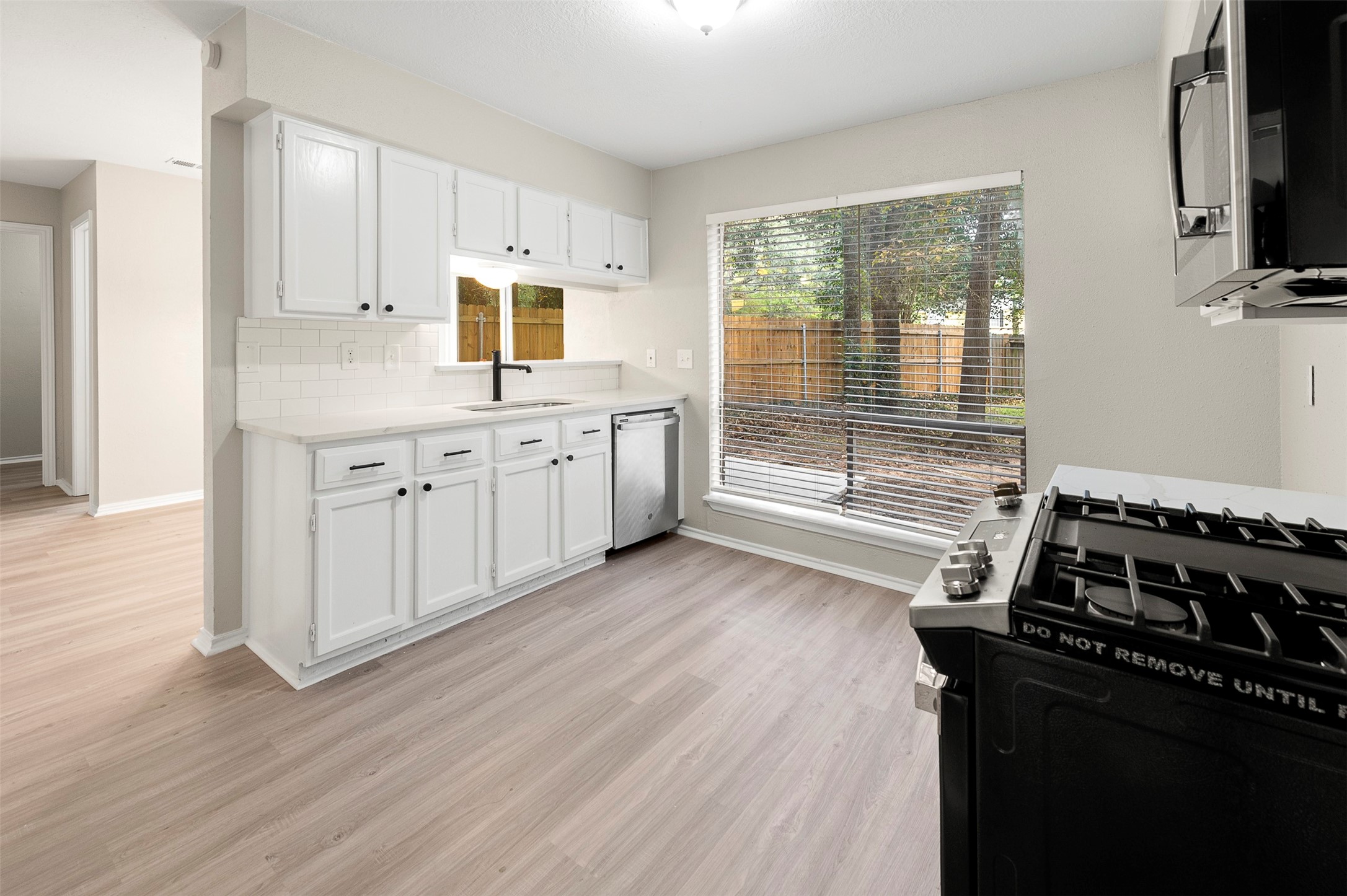 9 S Brook Pebble Court Property Photo 4