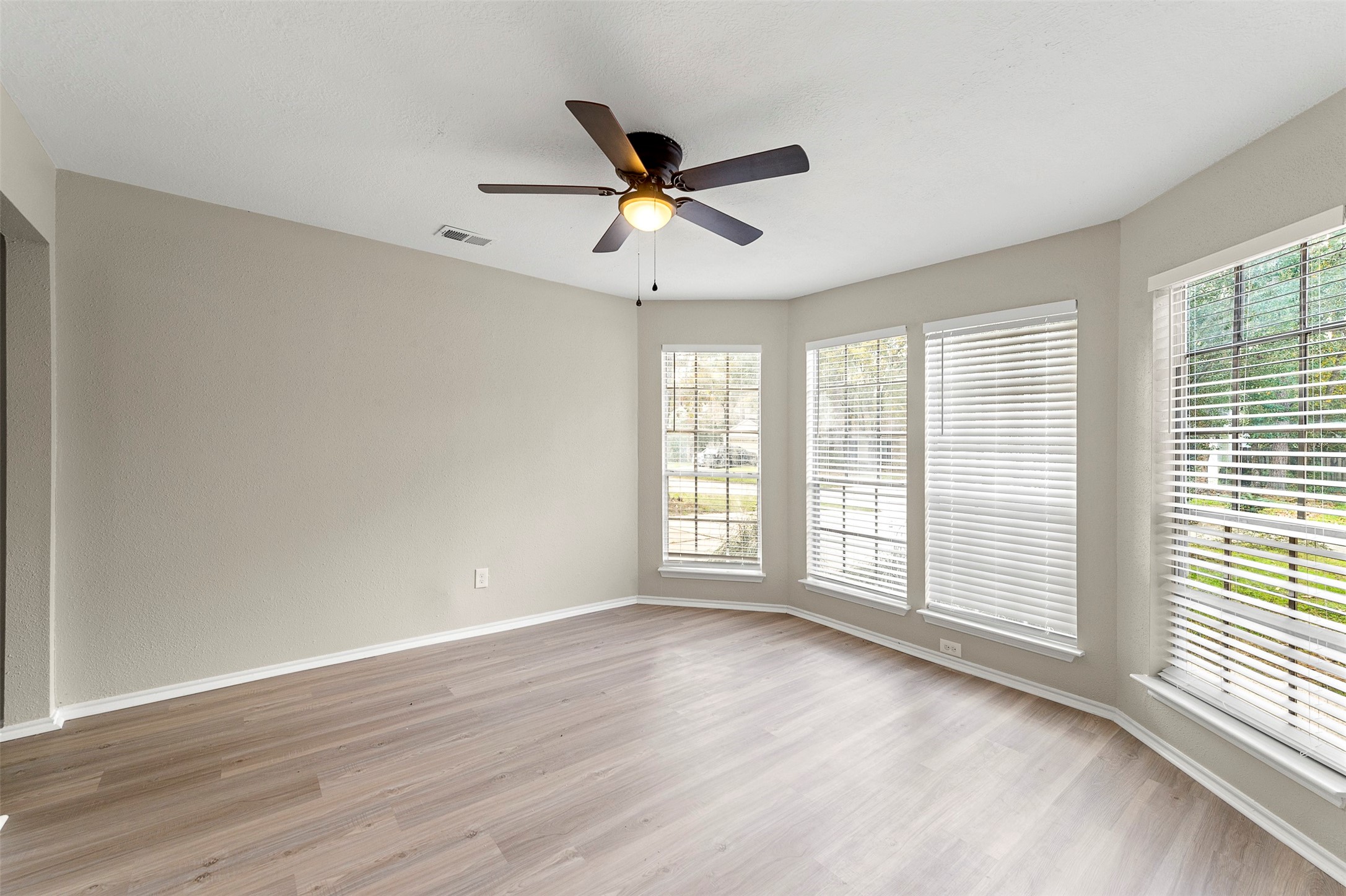 9 S Brook Pebble Court Property Photo 5