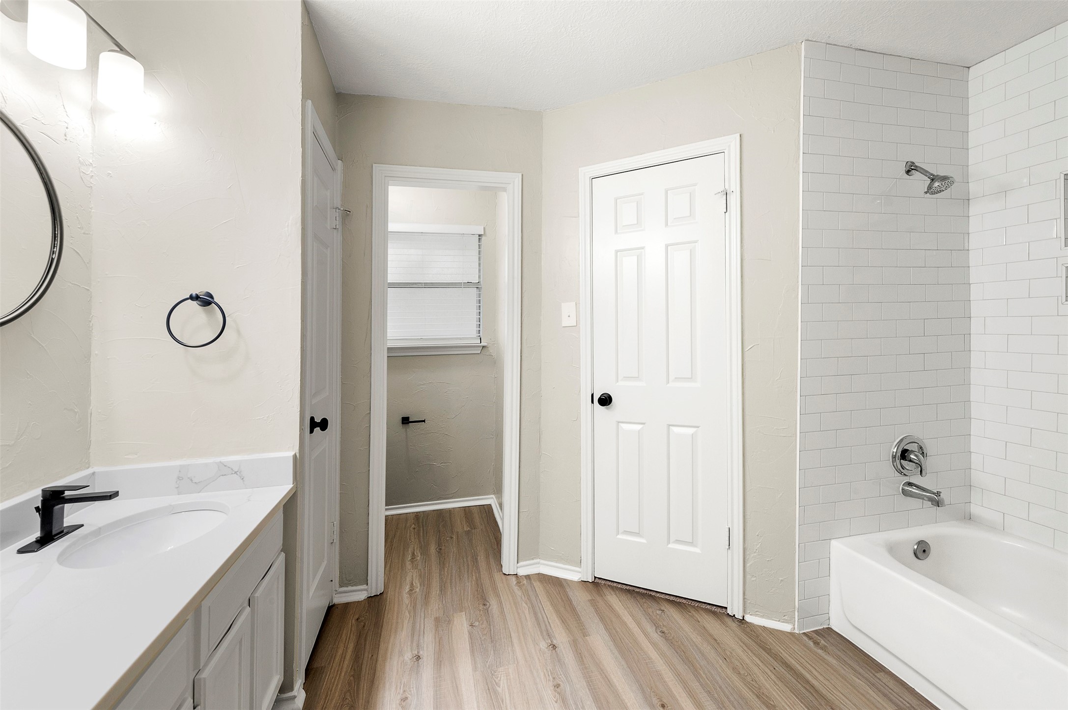 9 S Brook Pebble Court Property Photo 8