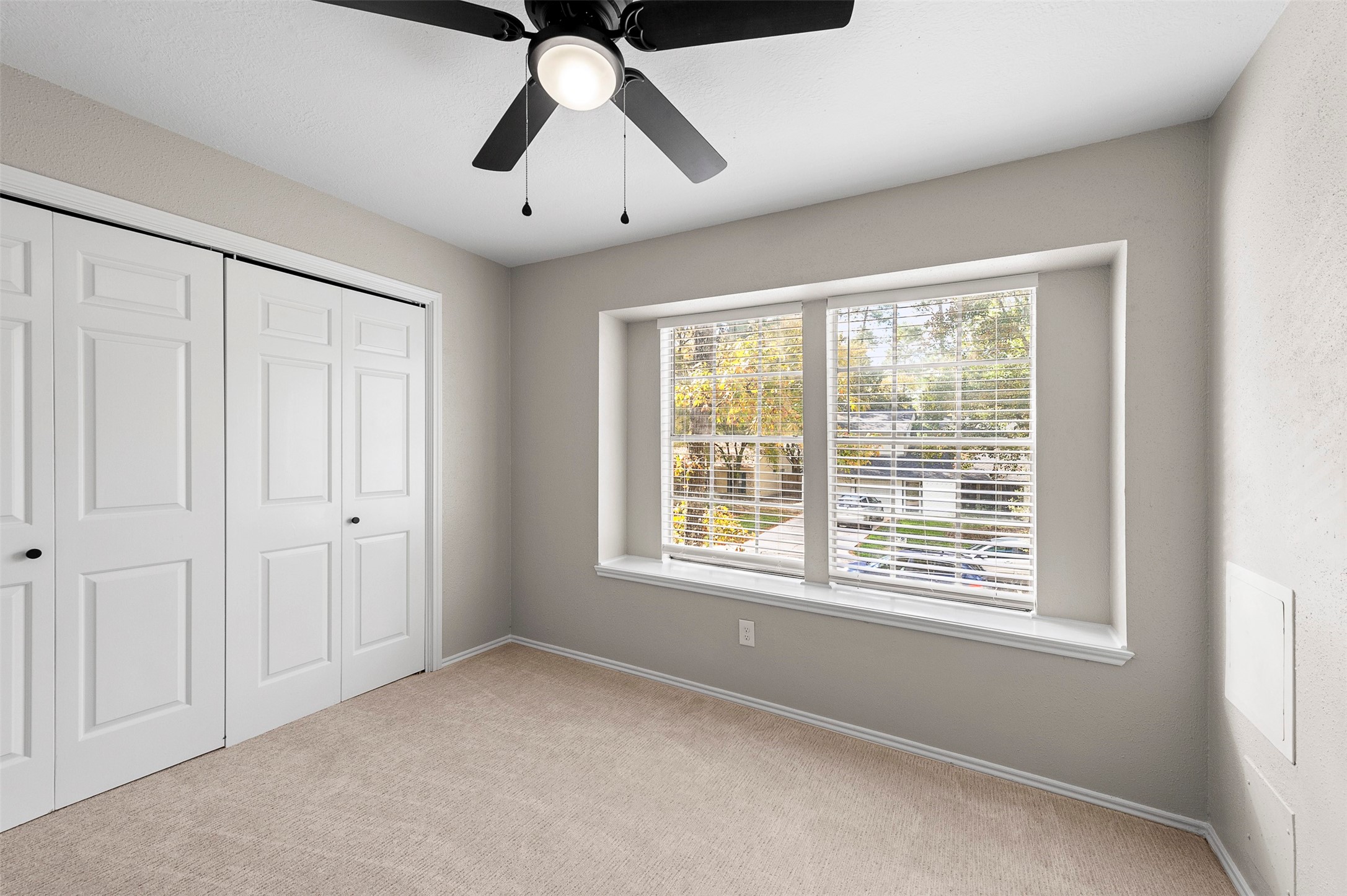 9 S Brook Pebble Court Property Photo 9