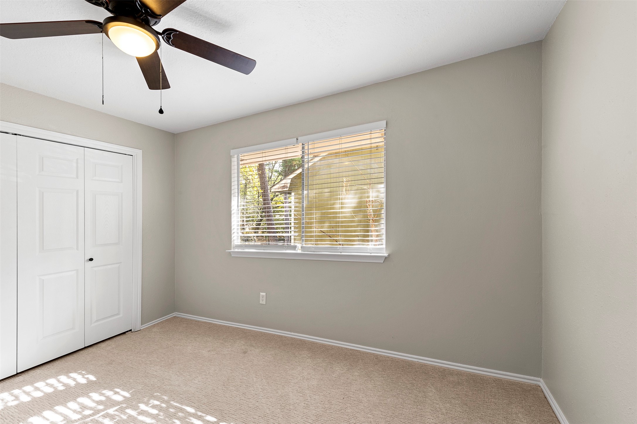 9 S Brook Pebble Court Property Photo 10