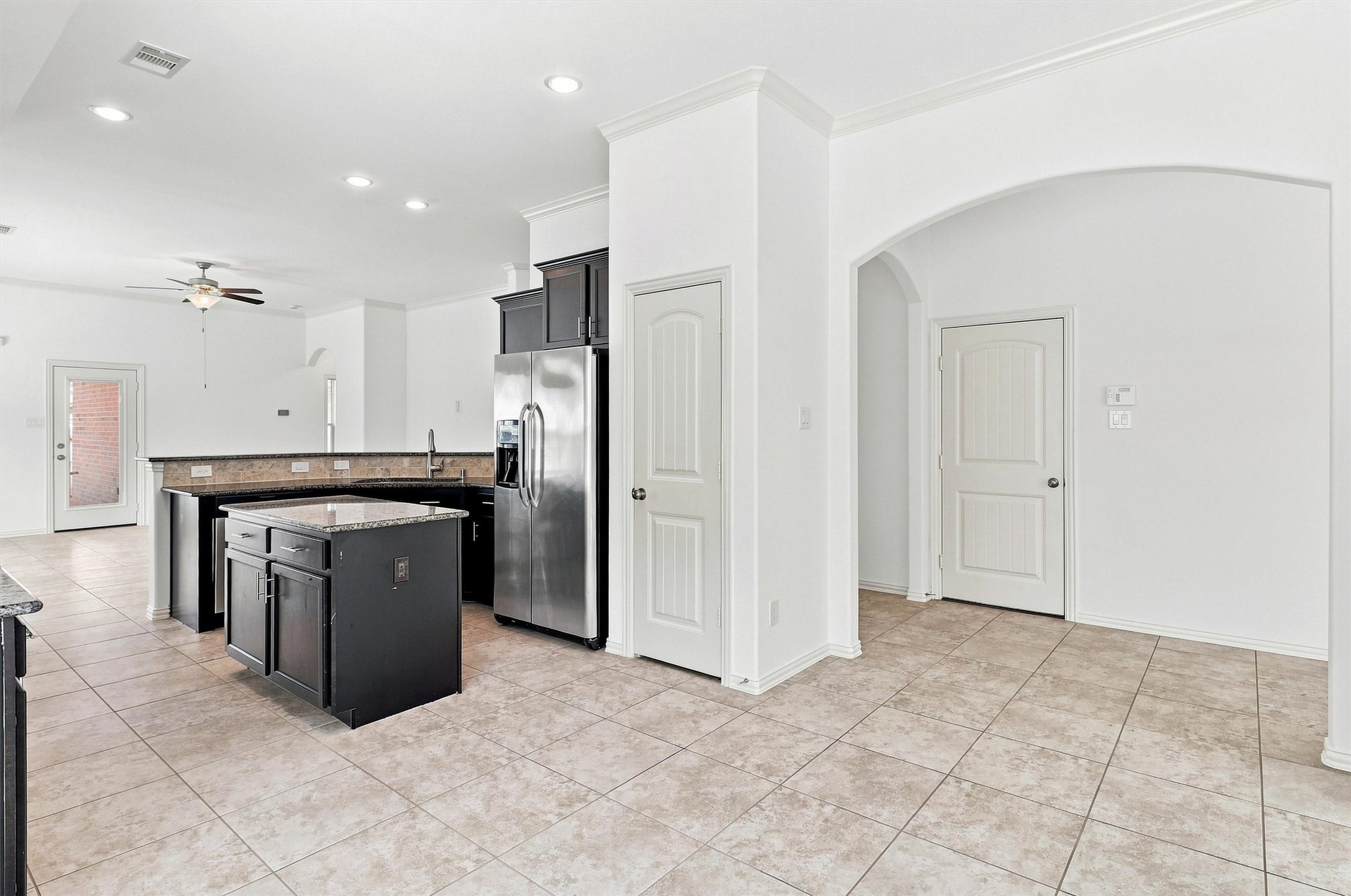 637 Maple Point Drive E Property Photo 12