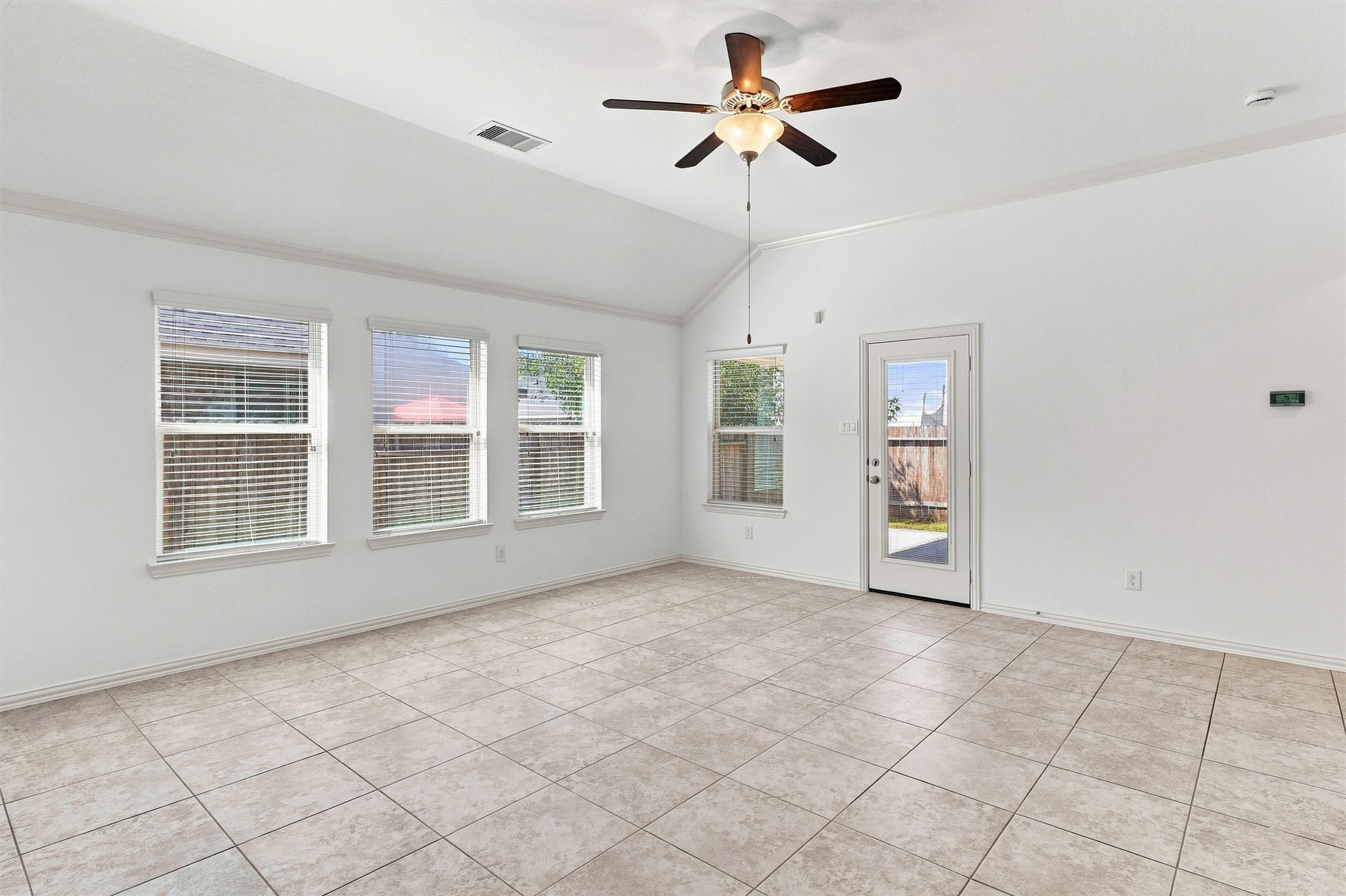 637 Maple Point Drive E Property Photo 18