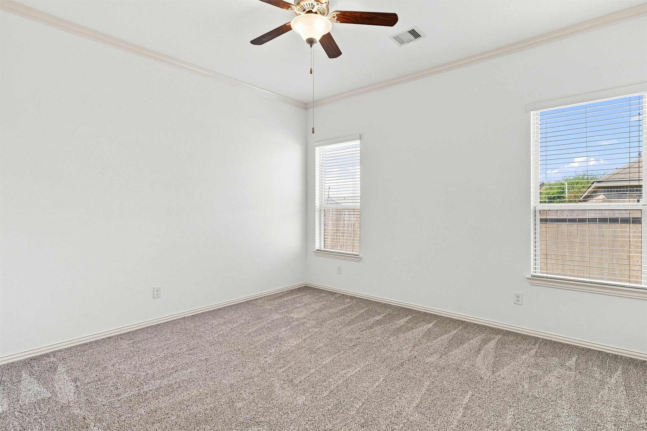 637 Maple Point Drive E Property Photo 22