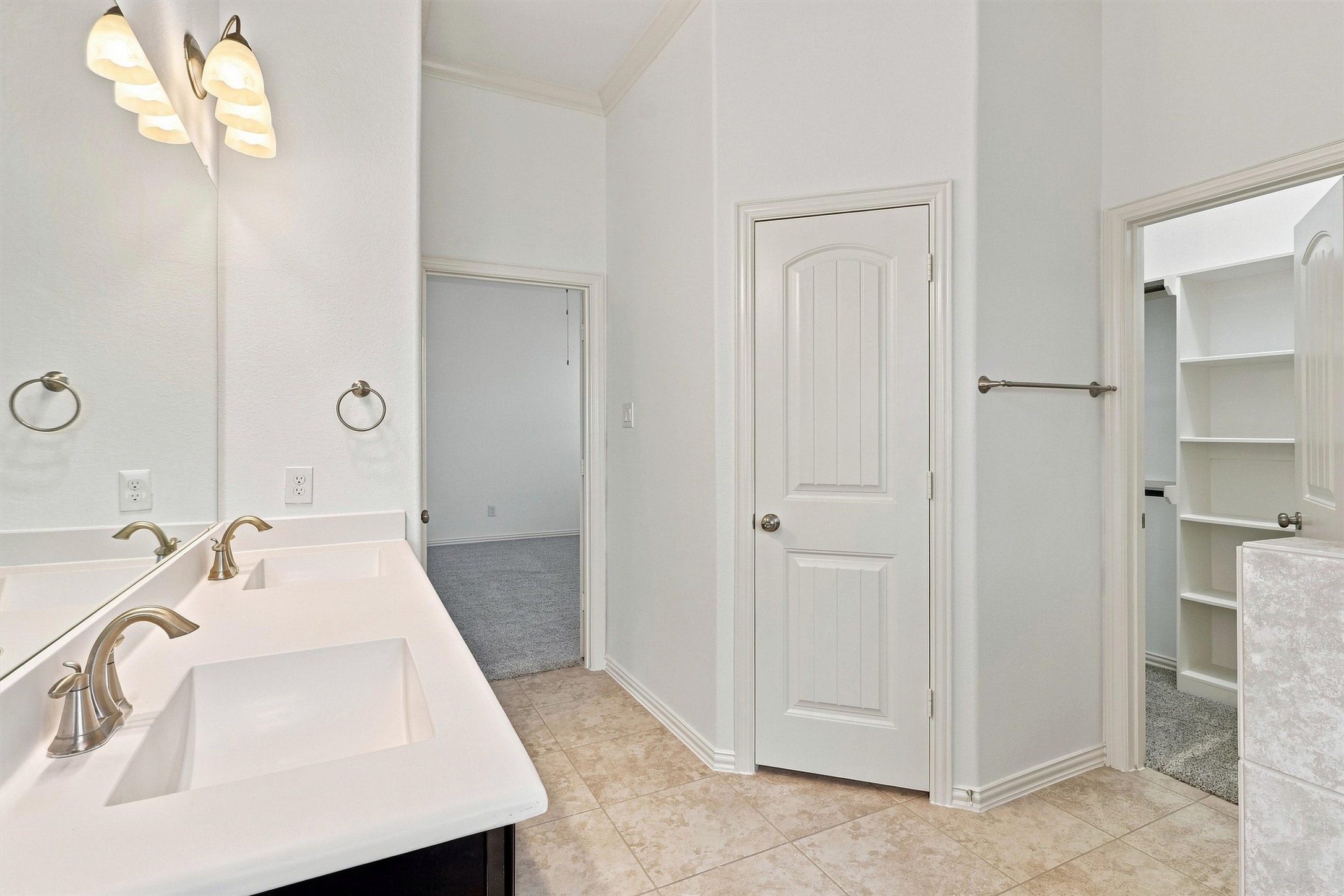 637 Maple Point Drive E Property Photo 27