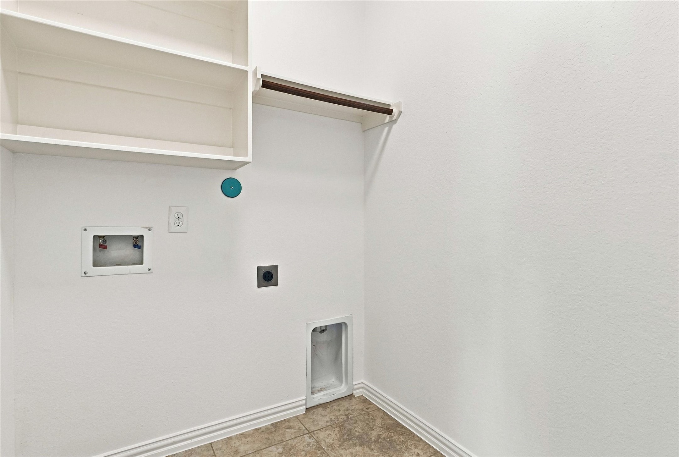 637 Maple Point Drive E Property Photo 31